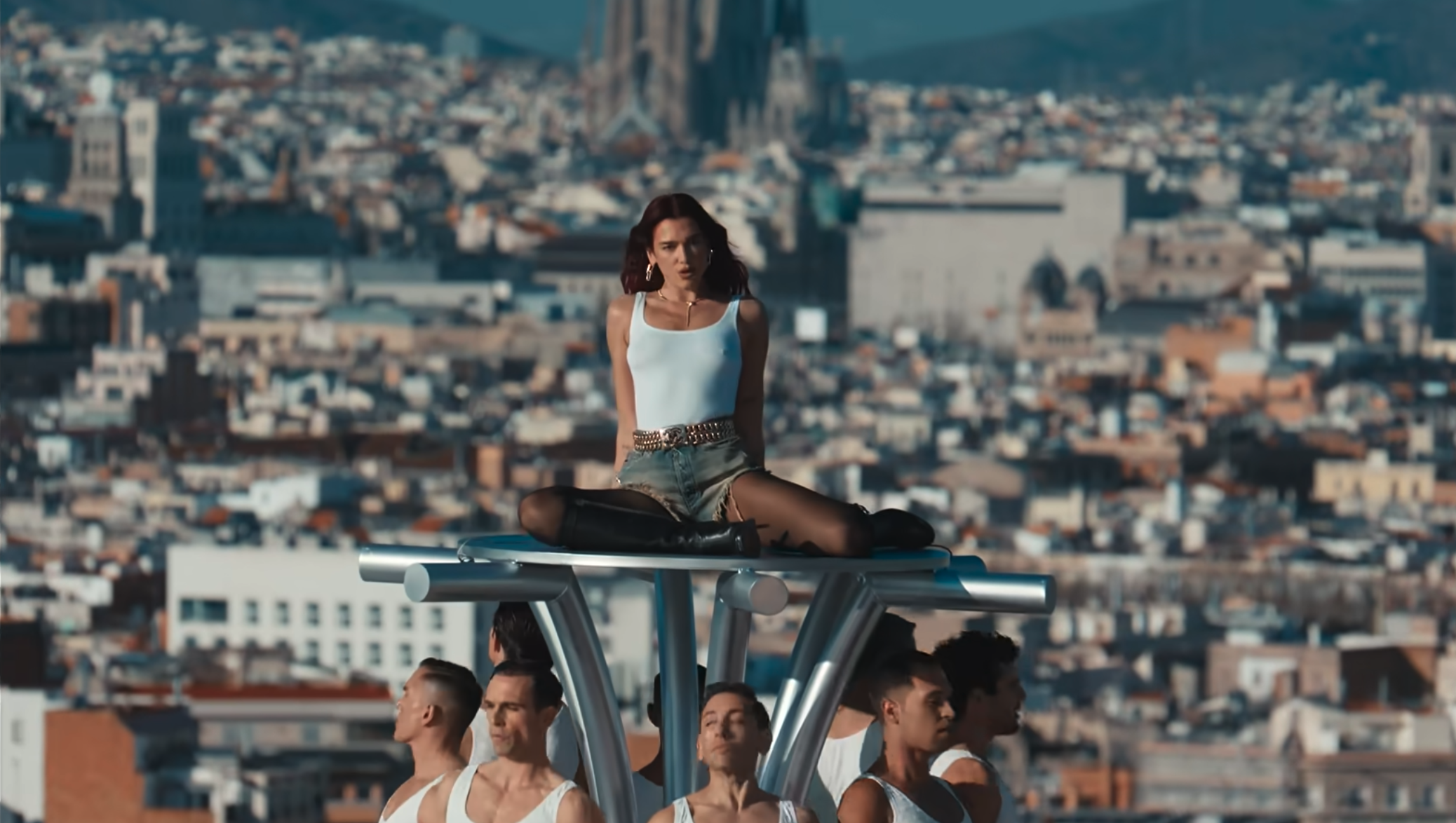 Estos son los 3 restaurantes favoritos de Dua Lipa en Barcelona: del jamón de bellota al entrecot de Black Angus