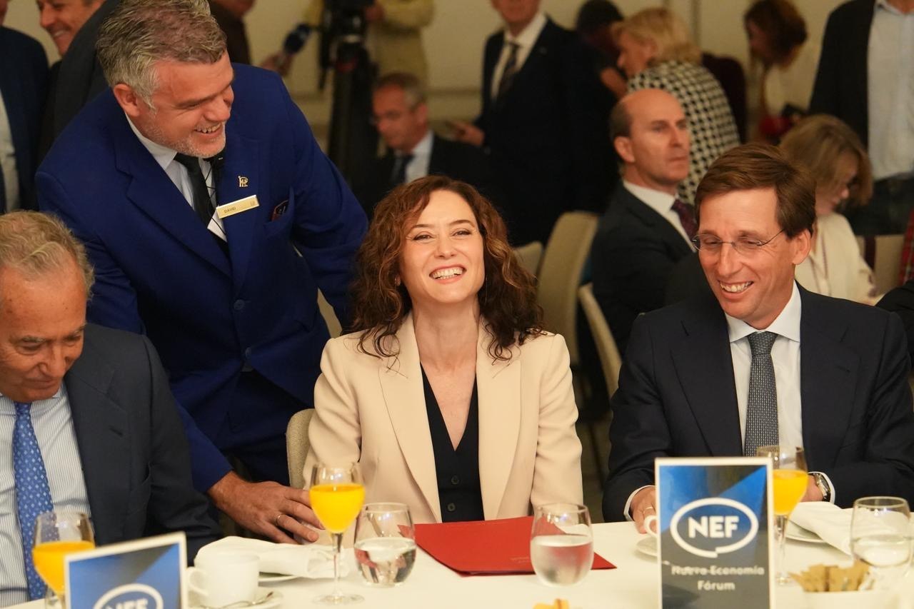 Ayuso celebra el adelanto electoral y lanza una súplica: "Yo le pido a todo el mundo que ni se le ocurra votar por correo"