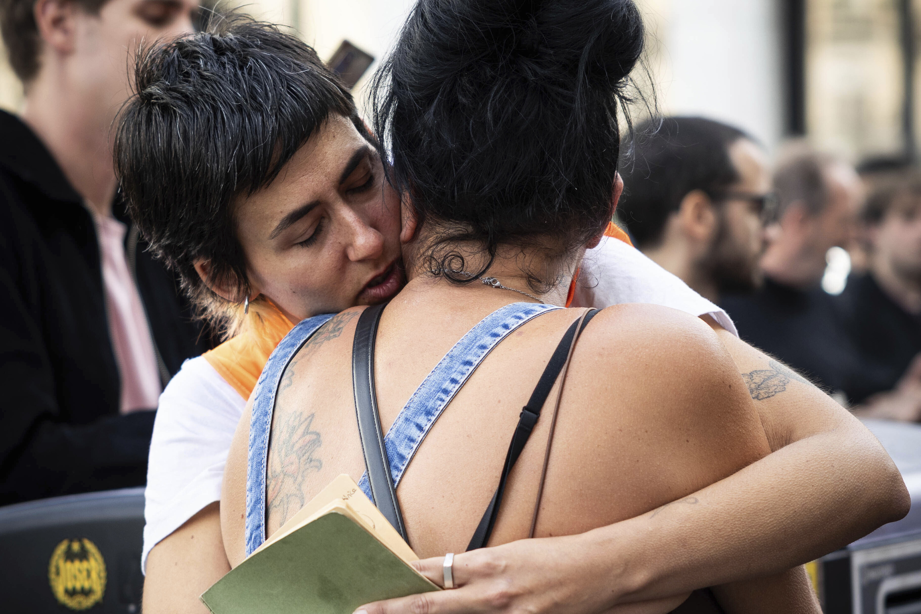¿Y ahora qué?: Las reacciones de los acampados en la Puerta del Sol y el miedo irrefrenable a un nuevo Gobierno: "Si sale la derecha estaremos incluso más jodidos"