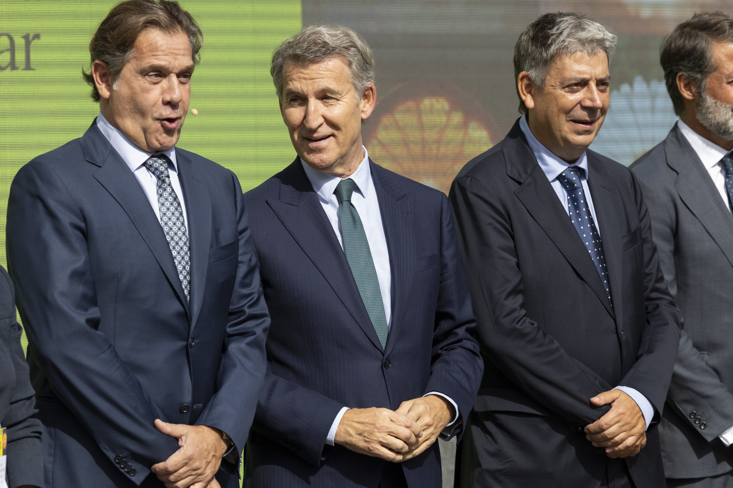 Grandes empresarios no dan por acabado a Sánchez y temen más crispación: "Si gobierna Feijóo, van a quemar las calles"