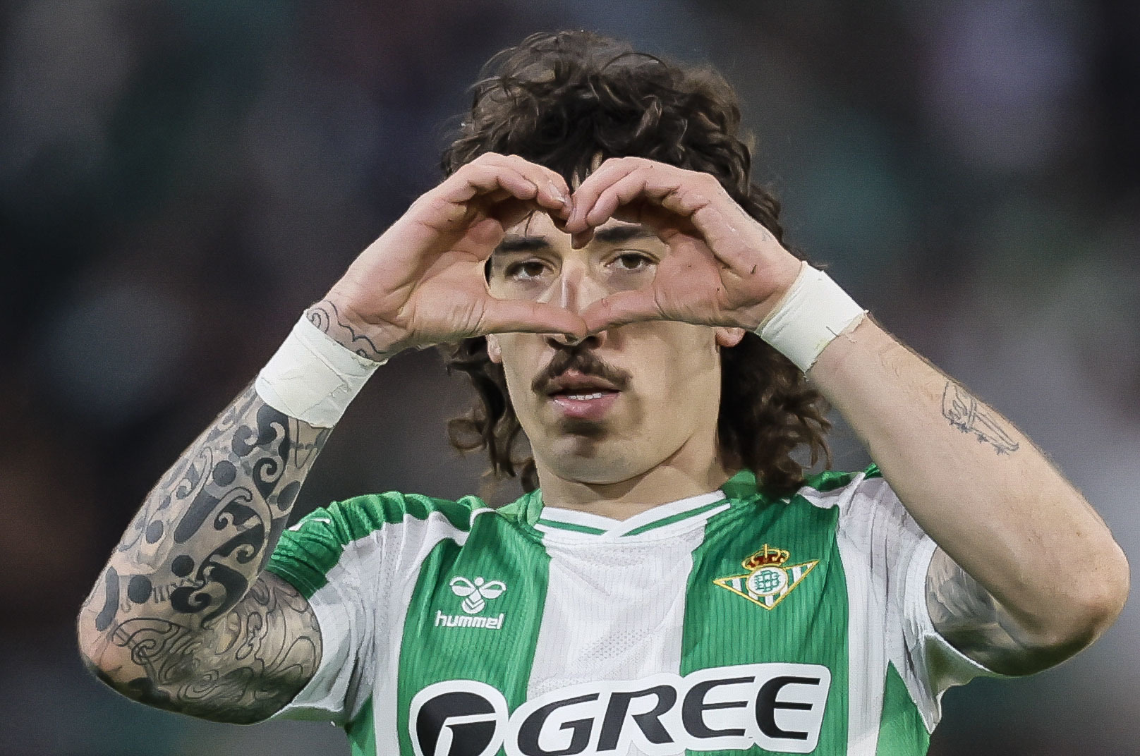 La Fiscalía abre diligencias contra el youtuber Iñaki Angulo por insultos homófobos a Bellerín