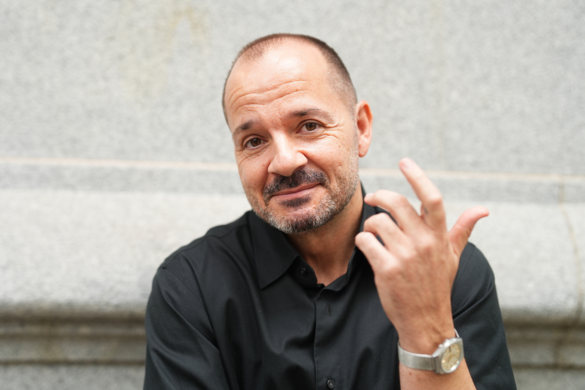 Ángel Martín, humorista y escritor: "De la locura salí más coherente conmigo mismo, no tengo ningún miedo a que las voces vuelvan"