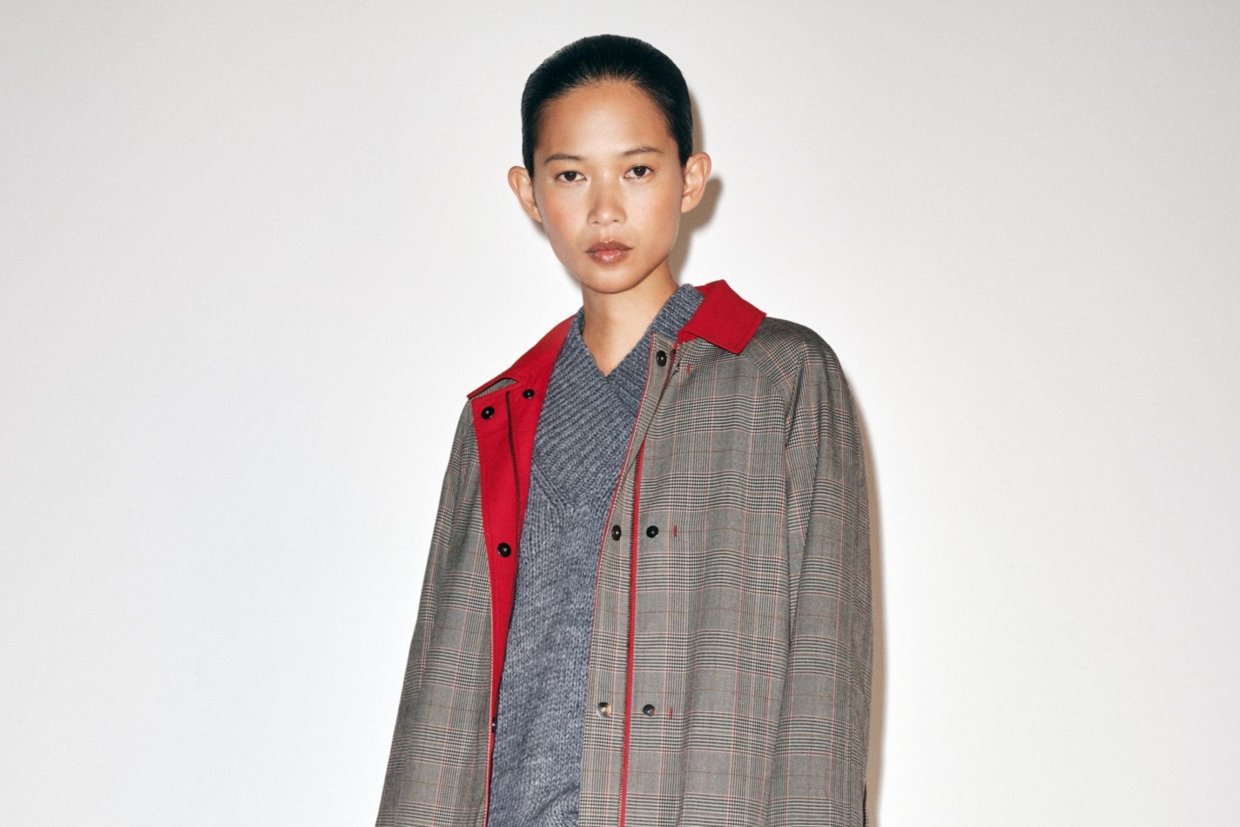 Las novedades de Zara ya están aquí: del trench reversible de cuadros a la cazadora de pelo, pasando por los mocasines náuticos