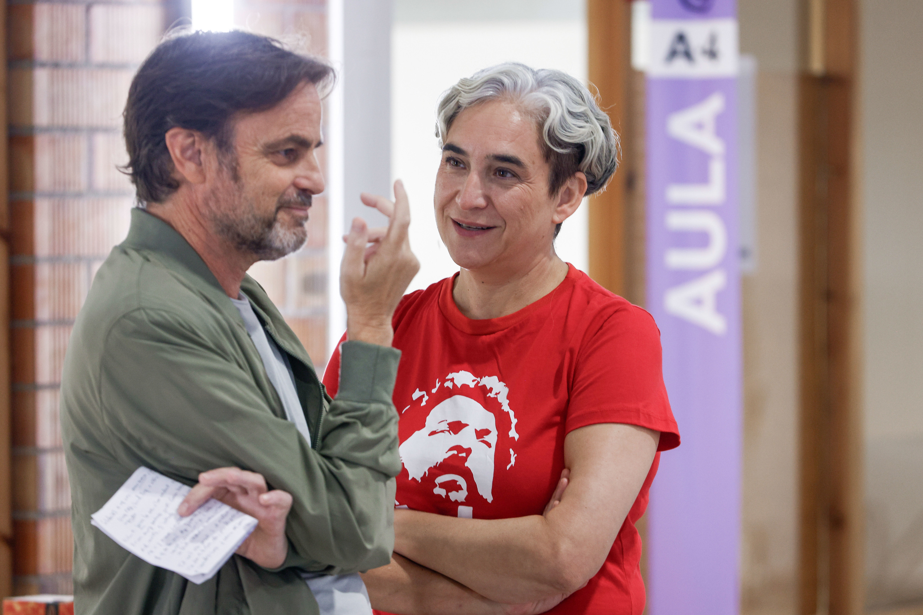 Colau ejerce de líder del Frente Amplio: ofrece a Podemos un "papel" y "visibilidad" para pactar y le avisa de que "hay vidas en juego como la de Maricarmen"