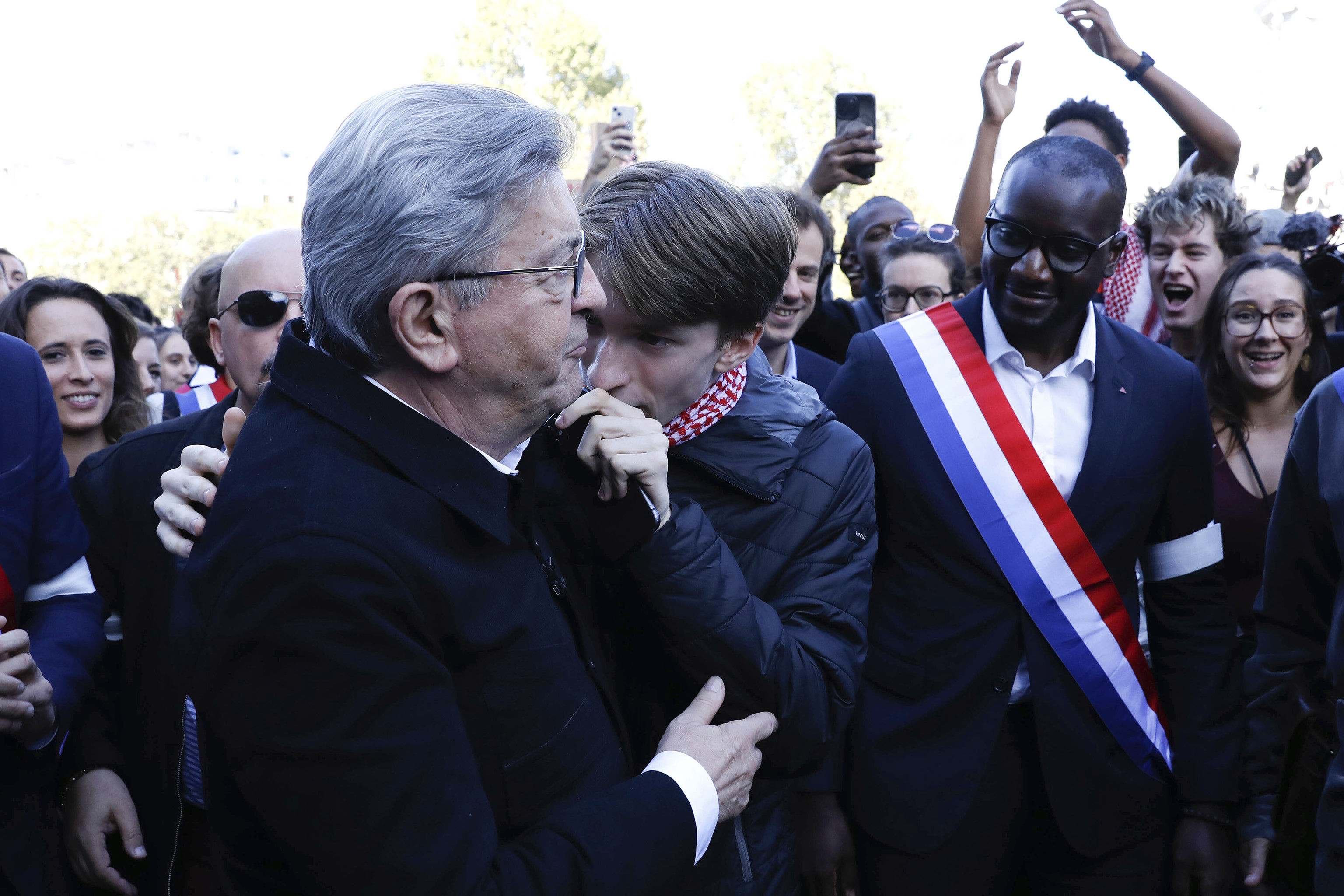 Elwan B., el joven a la sombra de Mélenchon que agita las masivas protestas estudiantiles en Francia