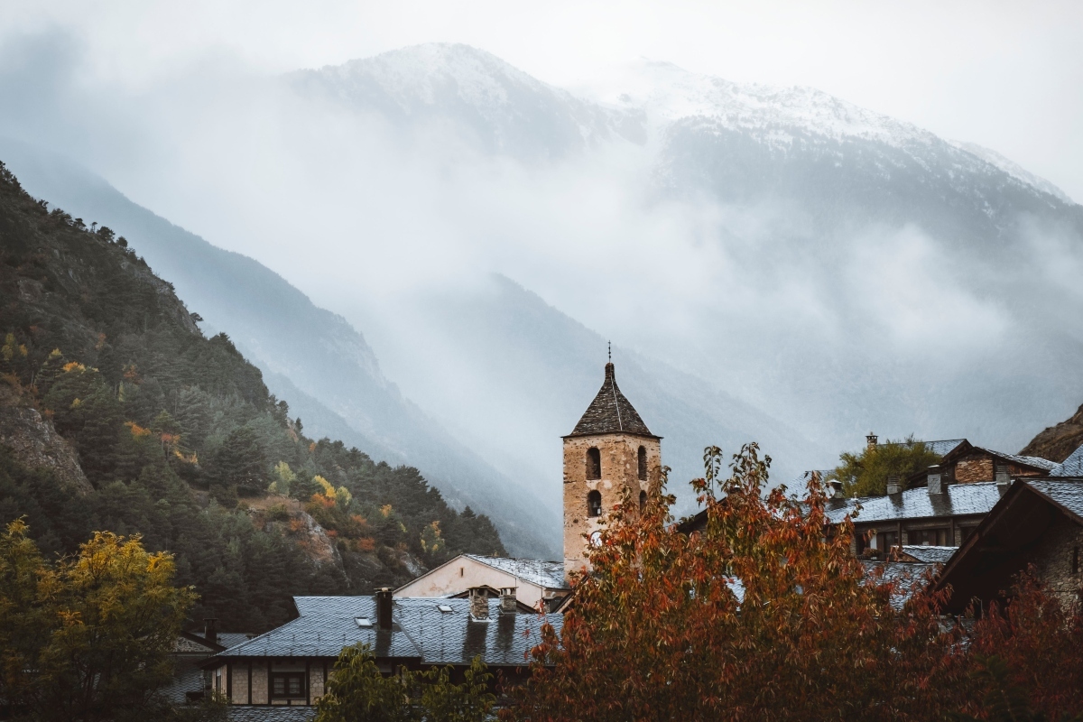 Parece un rincón de los Alpes, pero está mucho más cerca de España: el pueblo reconocido por la ONU y Reserva de la Biosfera