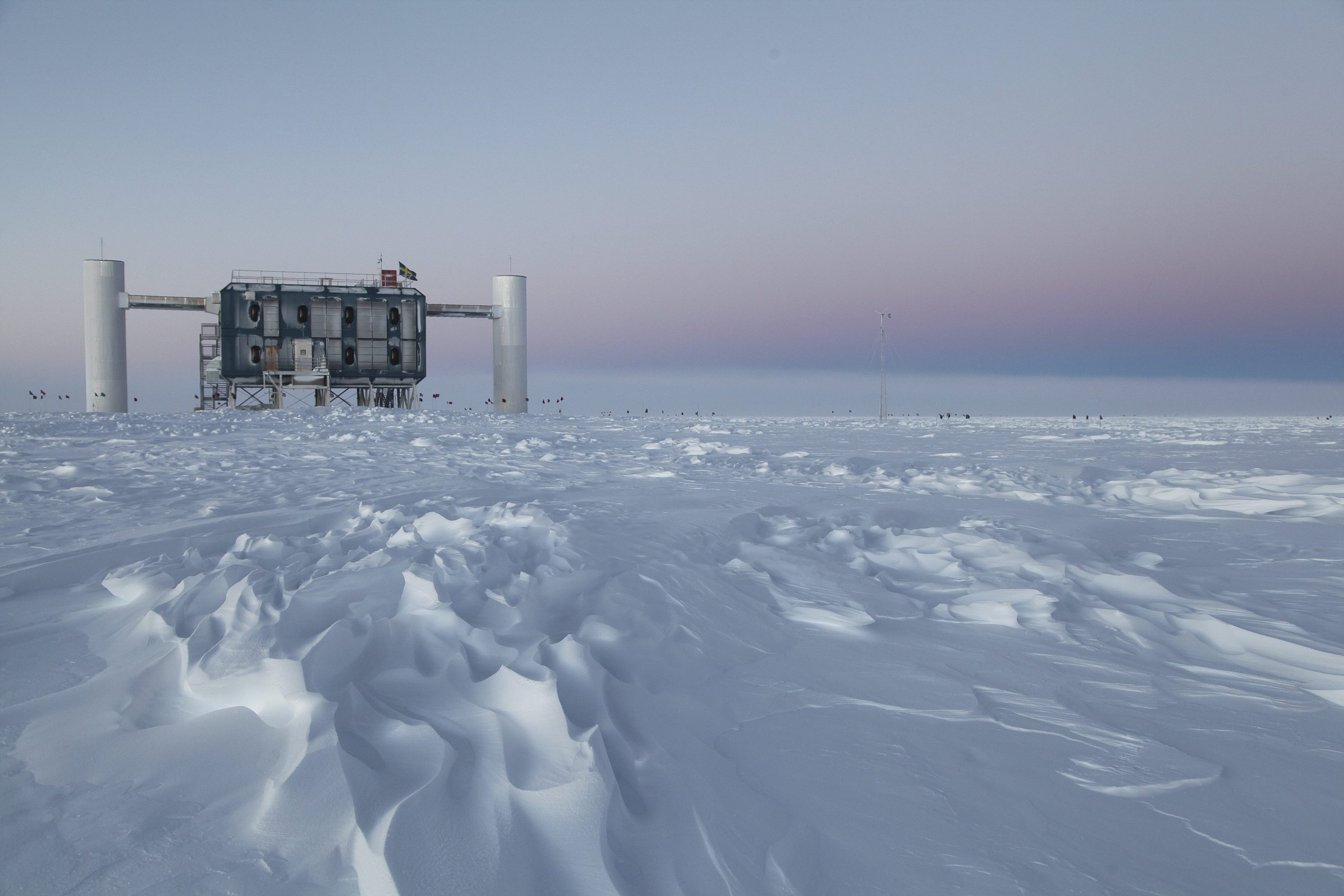 La inadvertida vida social de un neutrino