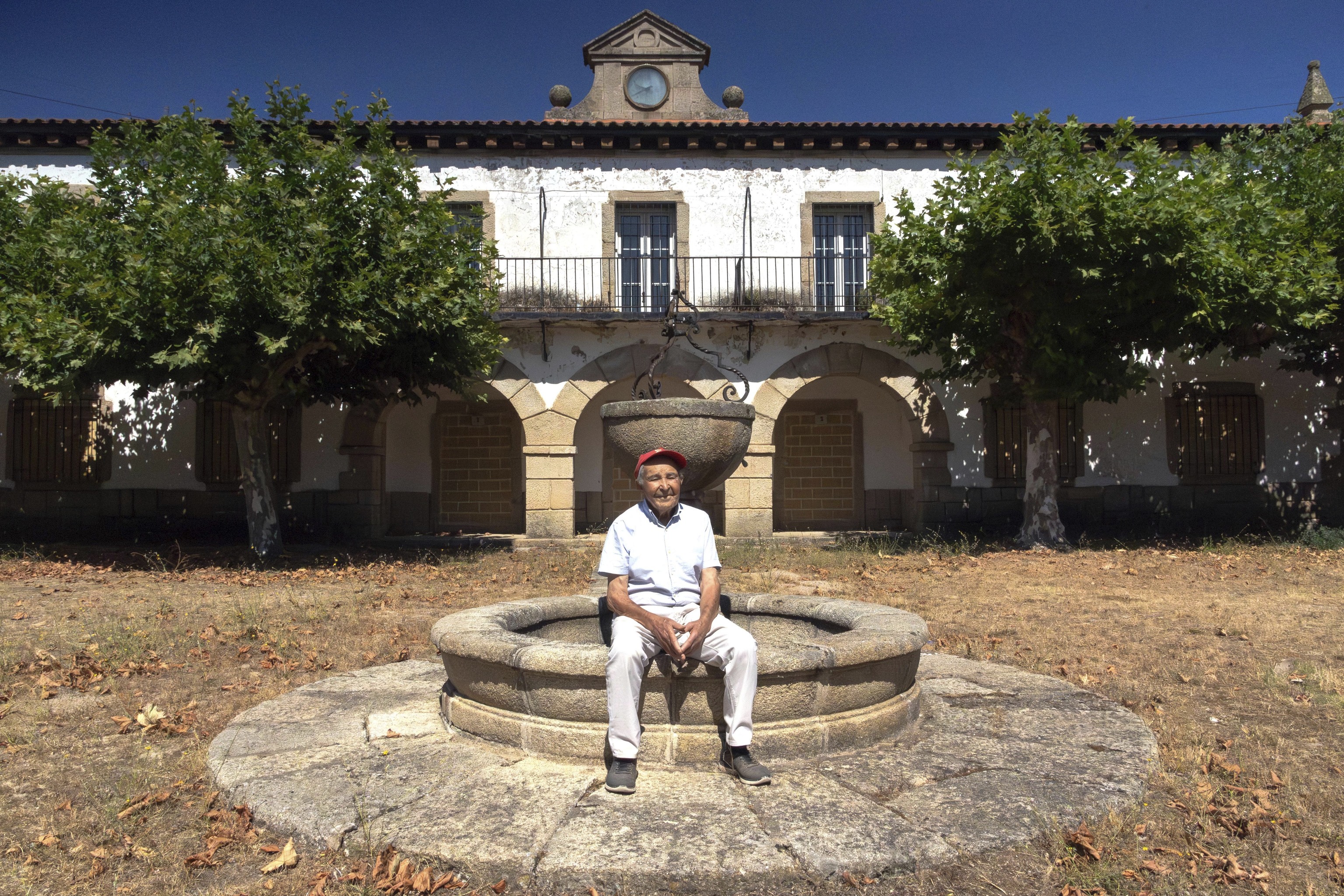 Salto de Villalcampo (Zamora), el poblado con los obreros más "privilegiados" a los que invitaban a marisco
