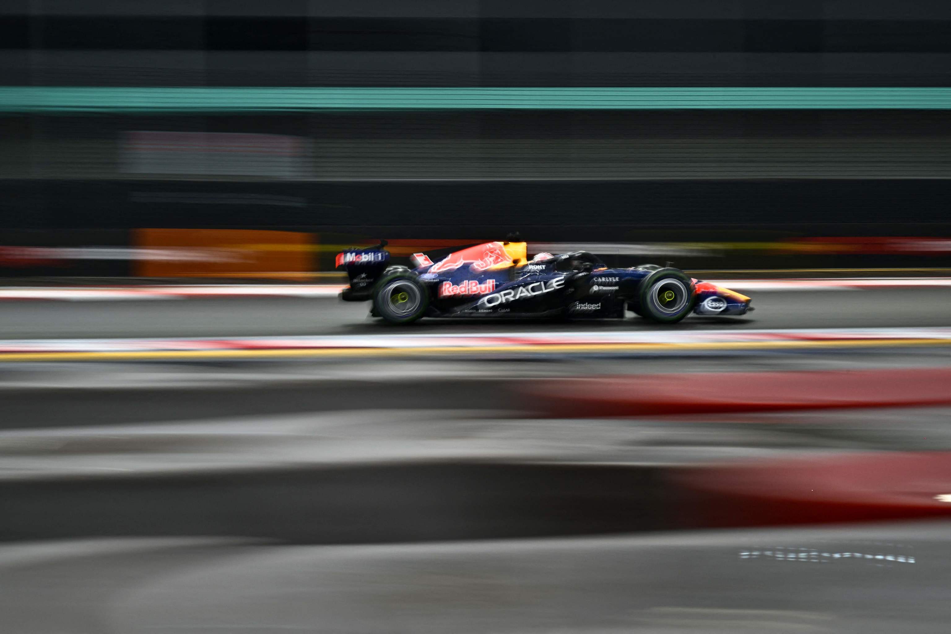Verstappen se lleva el sprint por delante de los Ferrari y Alonso termina undécimo