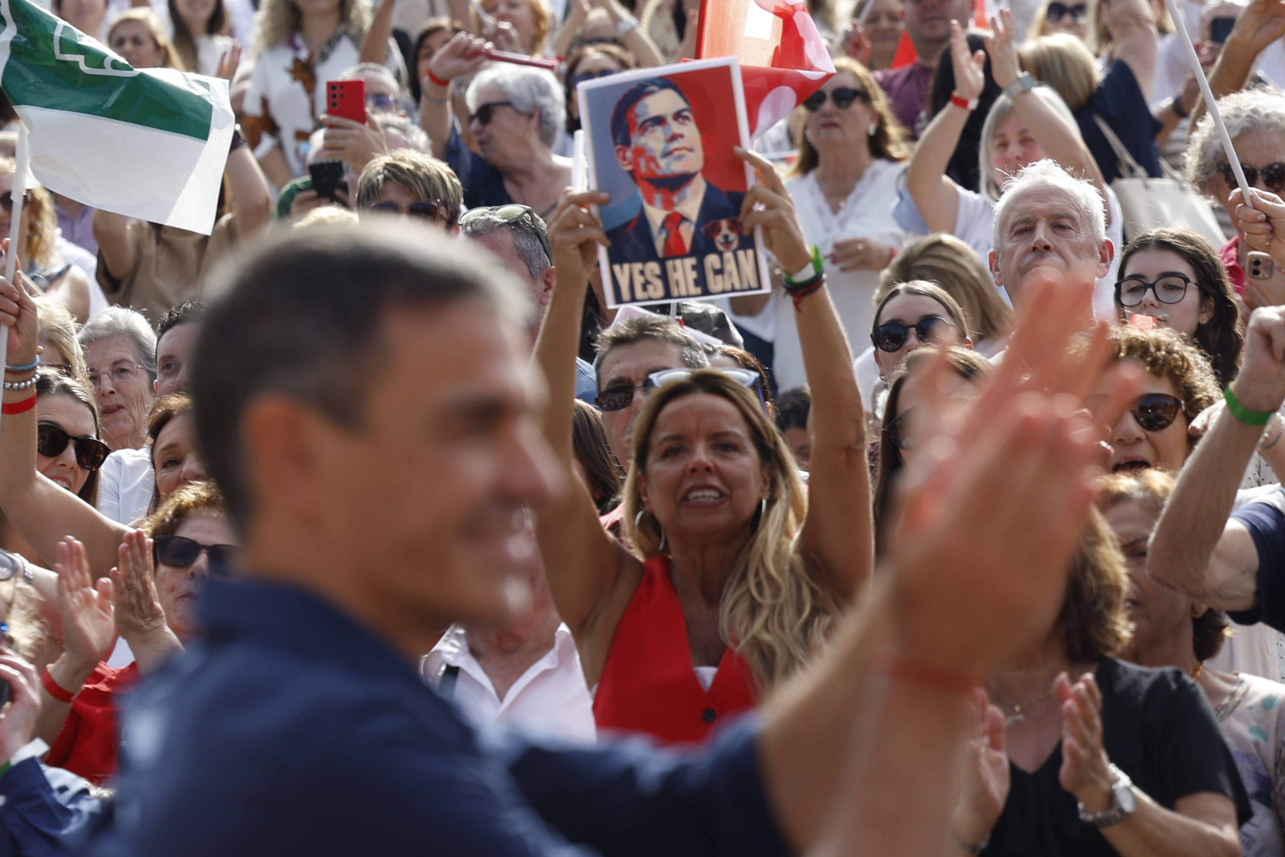 El PSOE arranca la precampaña con un amplio catálogo de insultos al "perro" Sánchez para tratar de movilizar a sus votantes