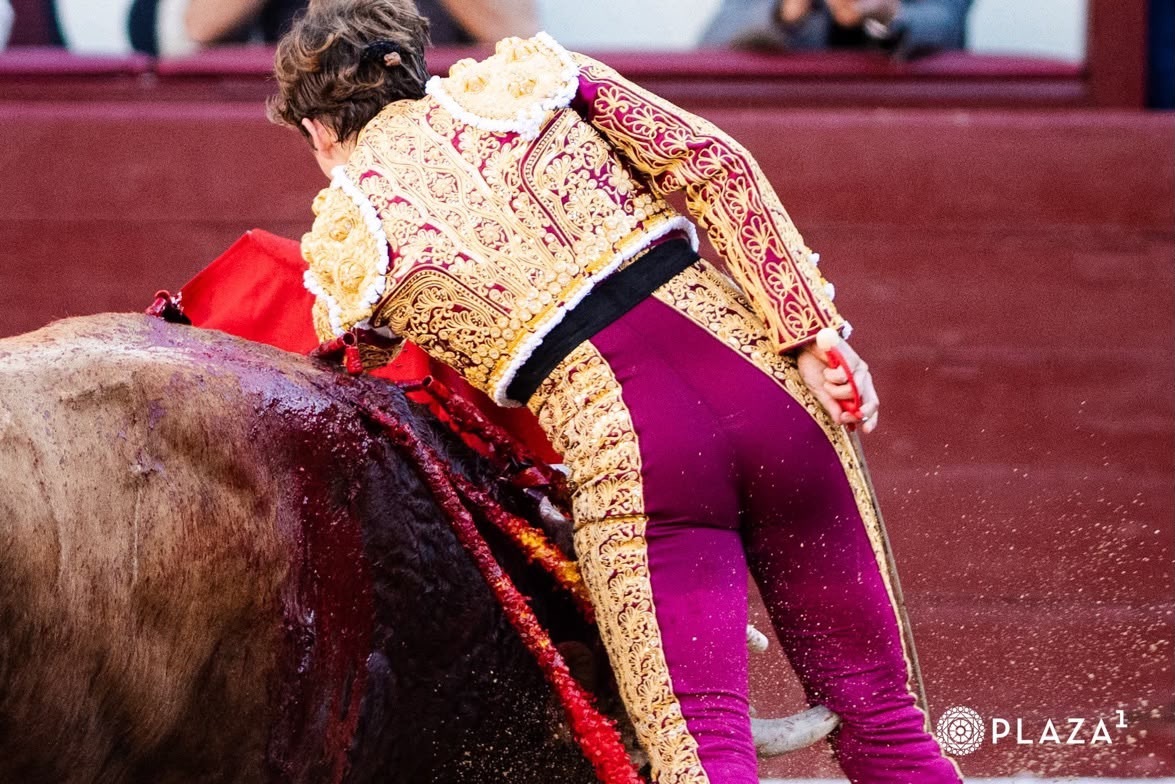 Grave cornada de Álvaro Serrano en su encerrona en Las Ventas