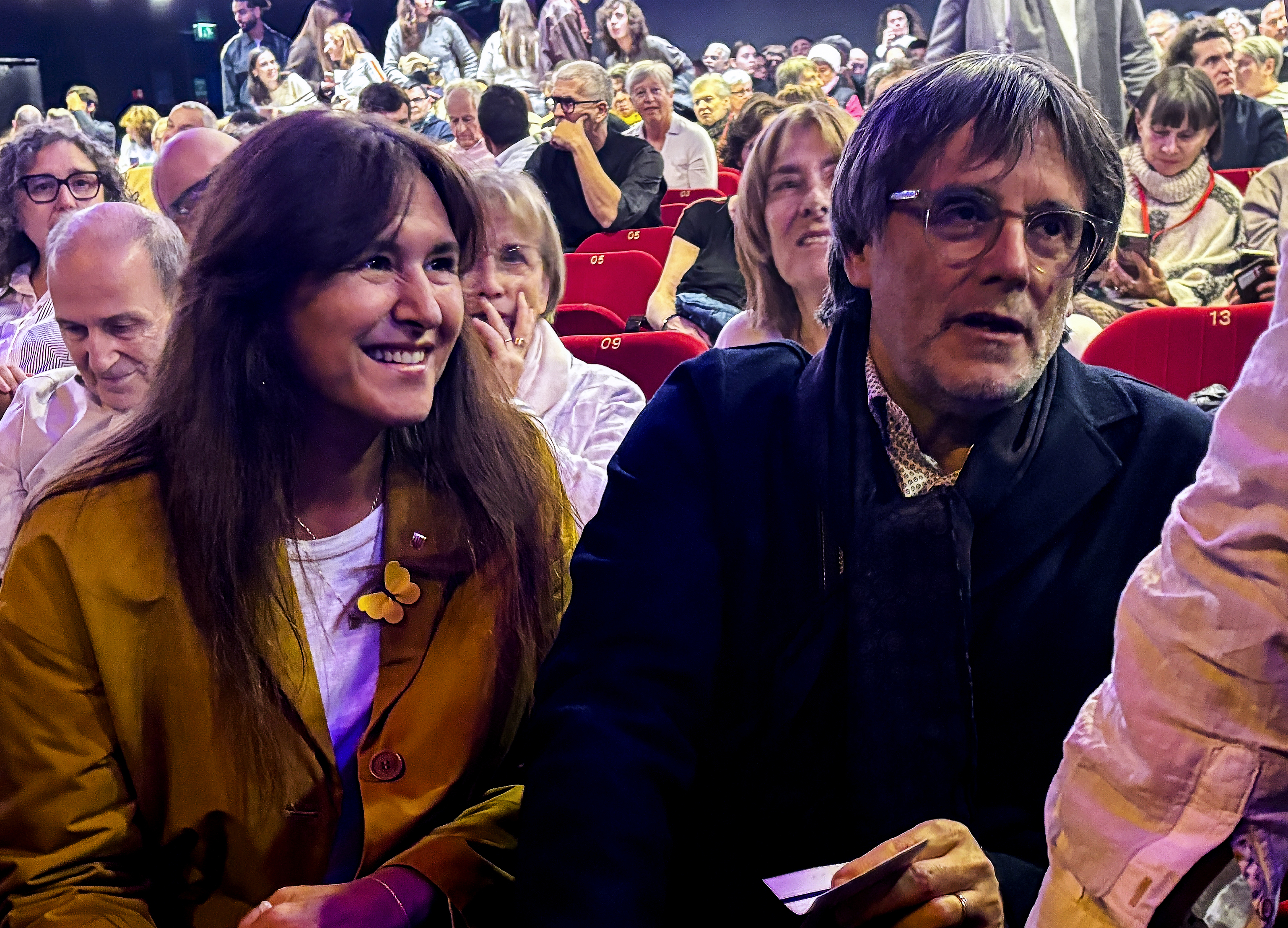 Puigdemont asiste al recital de 50 aniversario de María del Mar Bonet en el Olympia