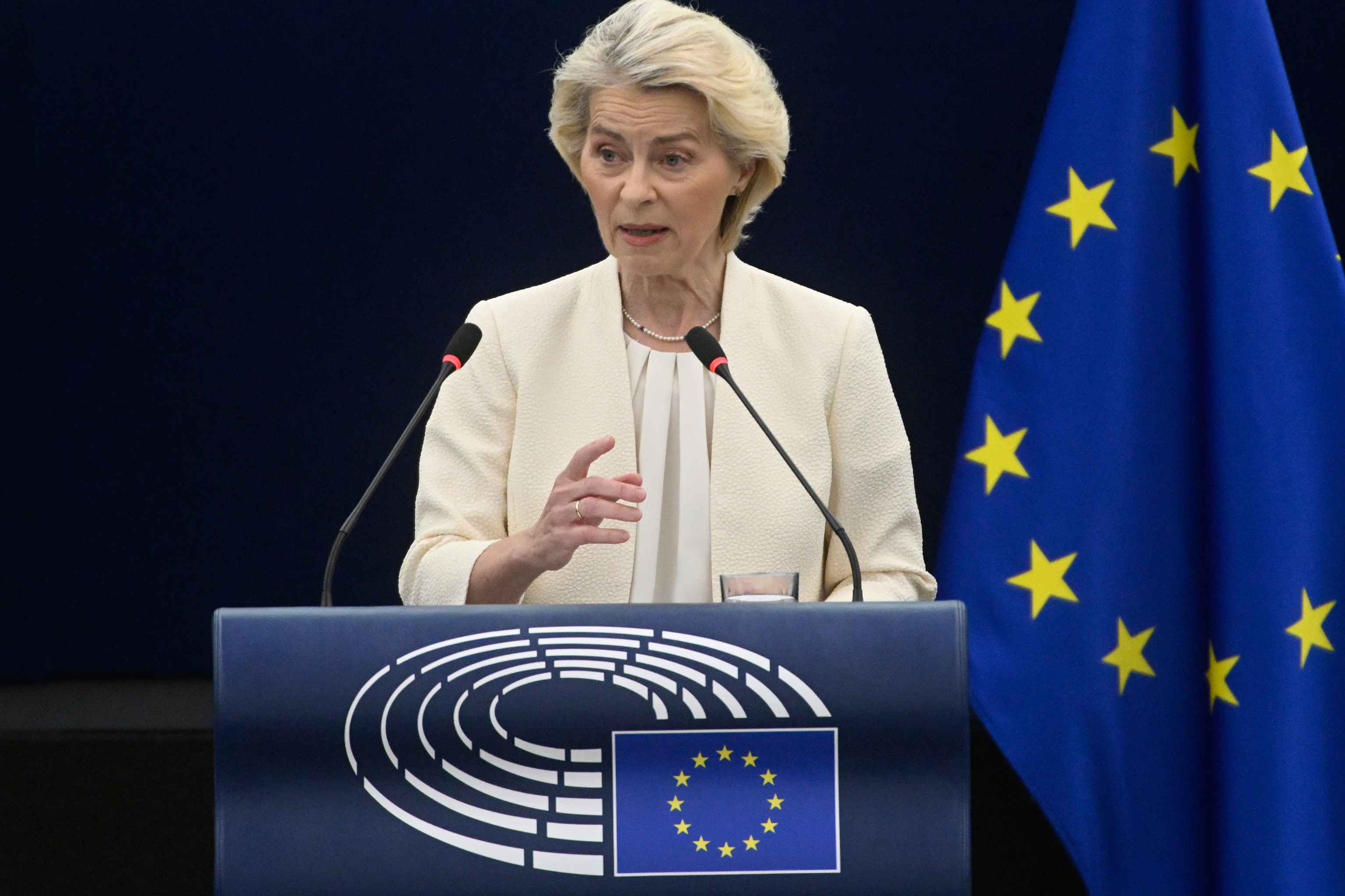 La UE aprueba el mayor paquete de sanciones selectivas contra Rusia con casi 1.600 nombres
