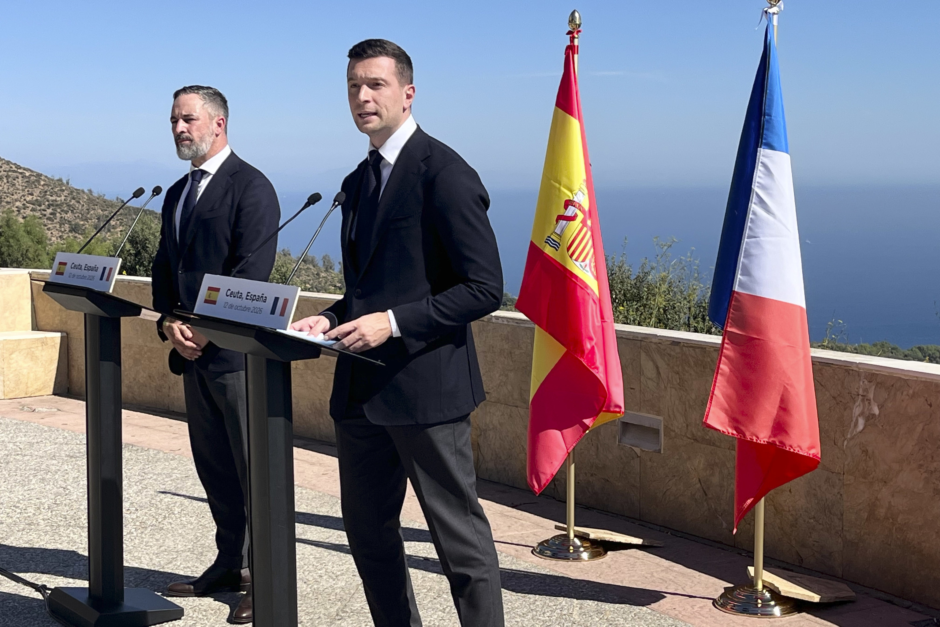 Abascal arremete desde Ceuta contra el "Gobierno de traidores" y exige la "militarización" de la frontera