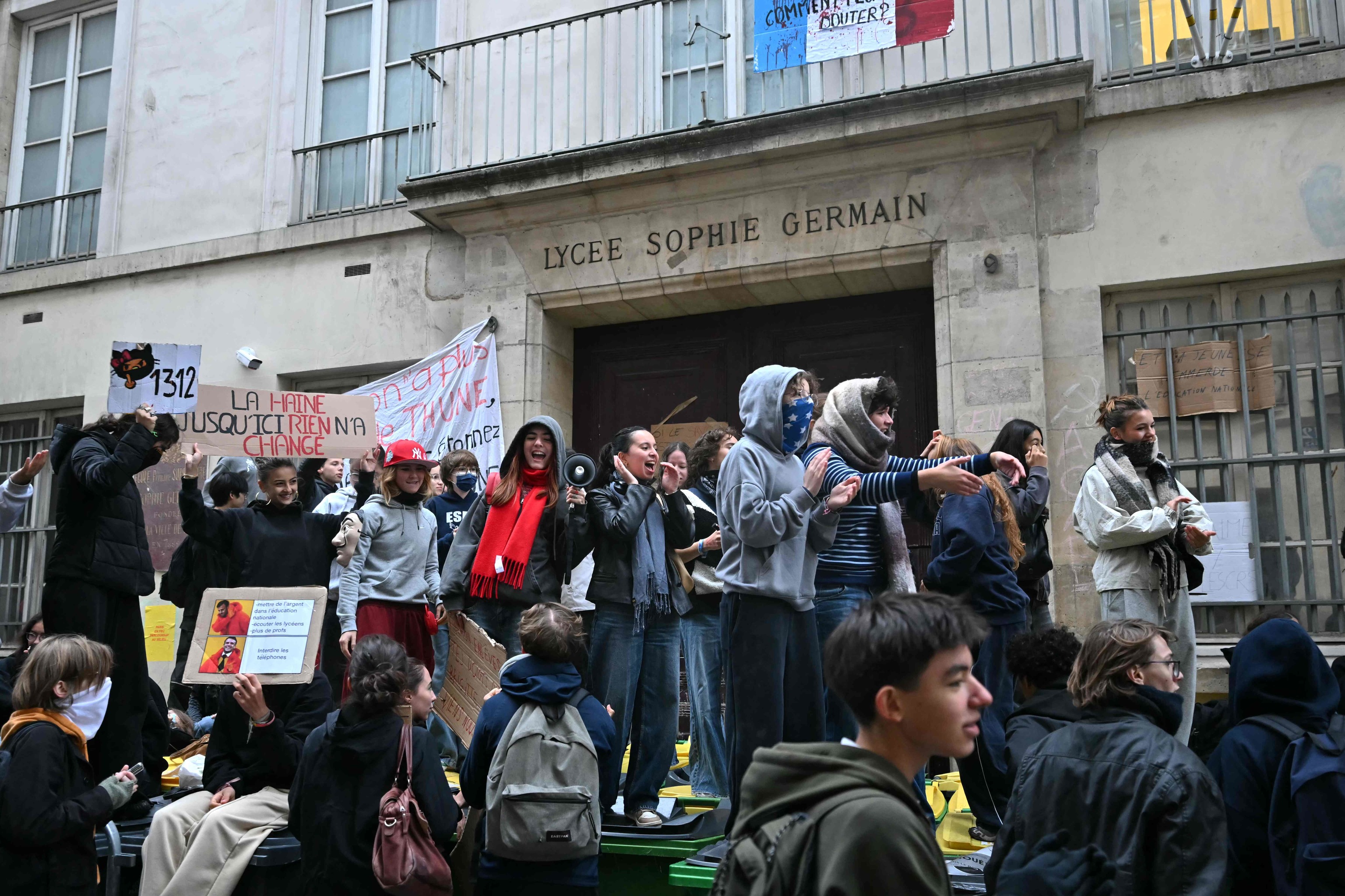 Alerta en Francia por el clima de violencia en las escuelas: "Nos encontramos entre el yunque y el martillo"