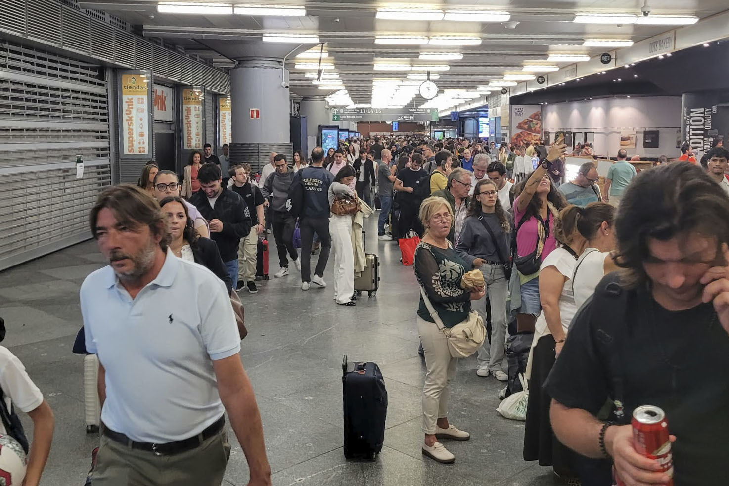 La alta velocidad Madrid-Barcelona sigue afectada tras el incendio: Renfe maniobra para reducir las demoras y cancela trayectos con Navarra