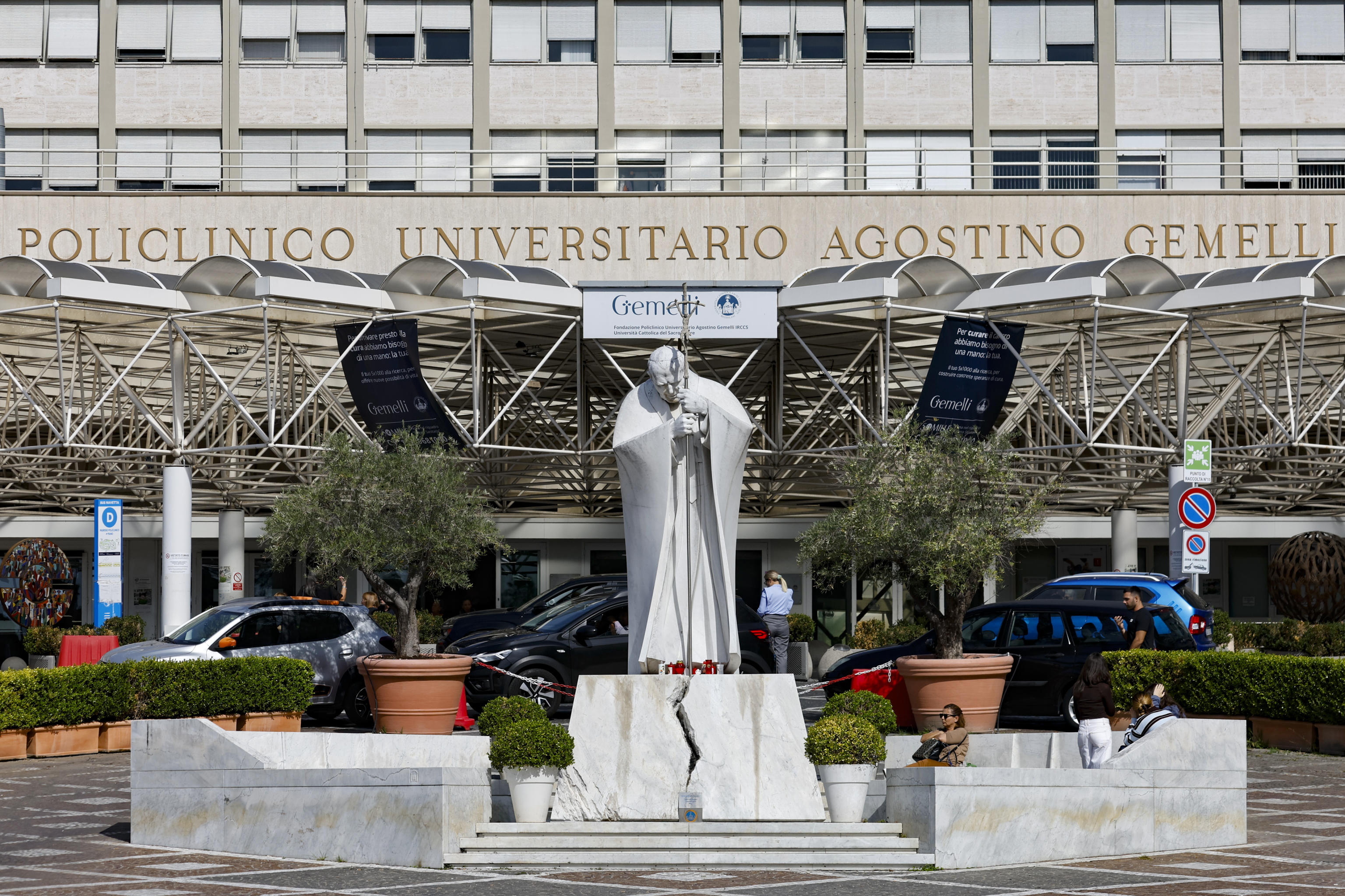 El Papa ingresa en el Hospital Gemelli para ser operado de un nódulo en el pulmón