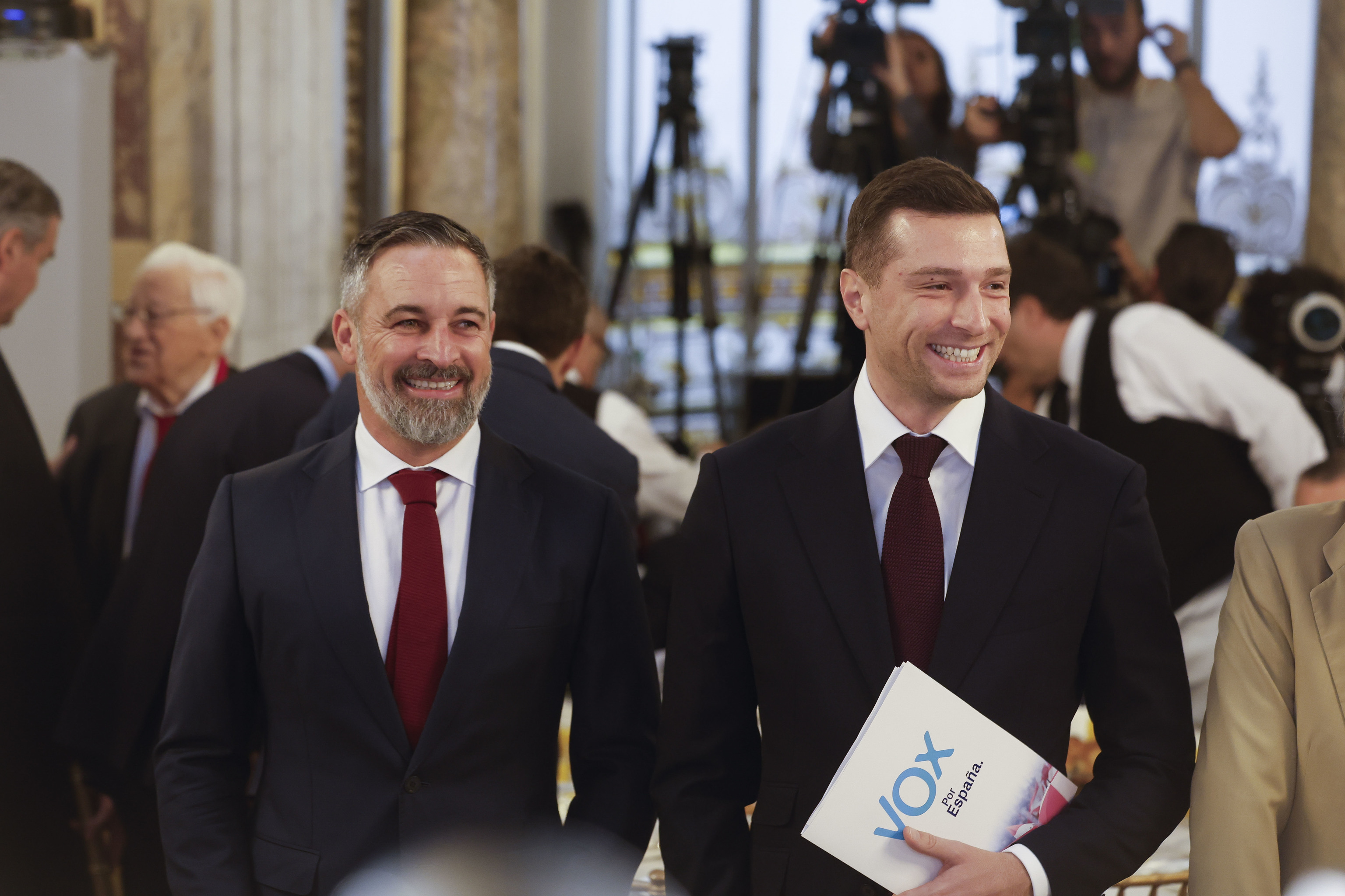 Bardella arropa a Abascal hacia el 29-N cargando contra la política migratoria de Sánchez por sus "consecuencias dramáticas para el equilibrio" de Europa