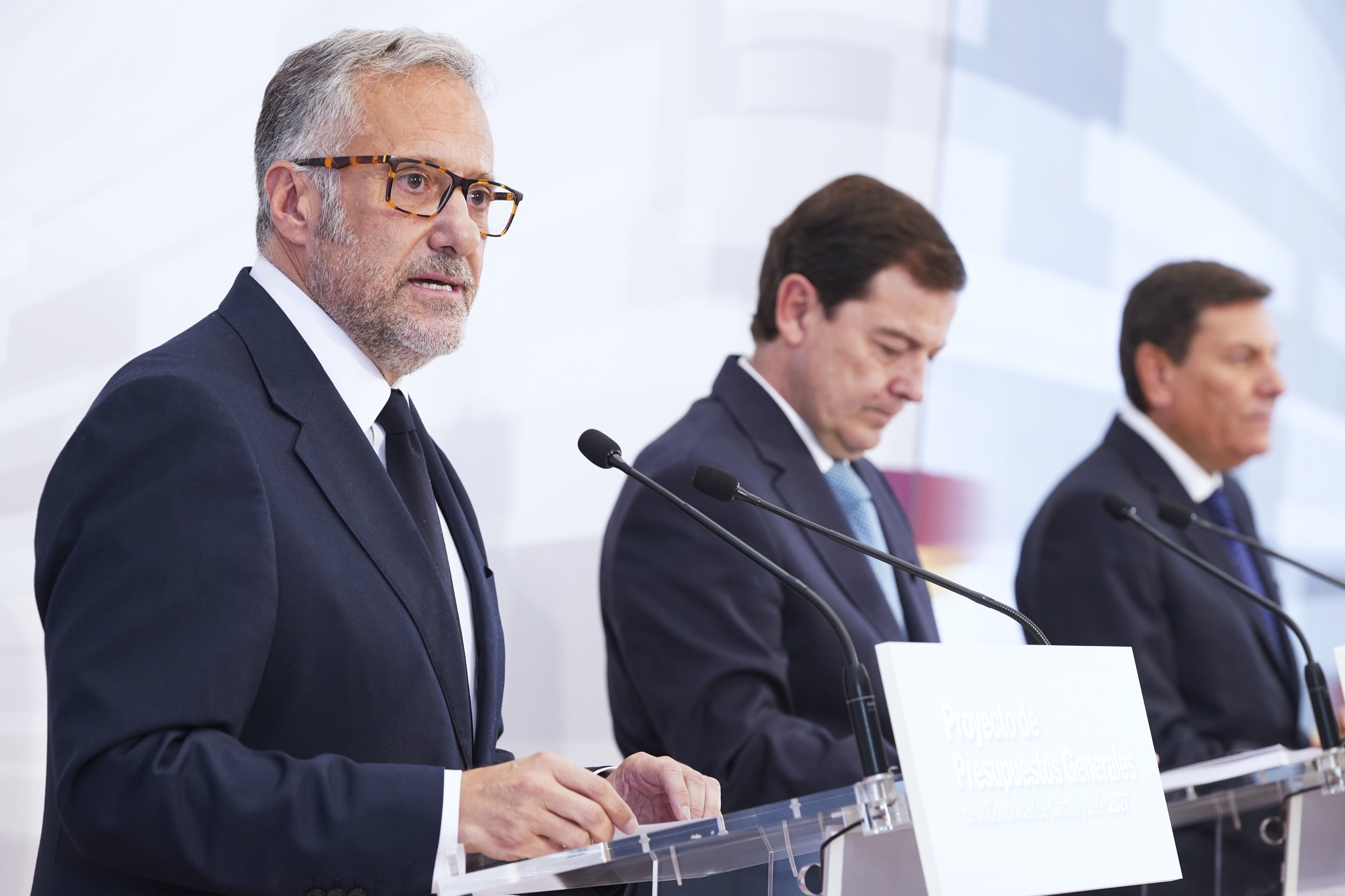 PP y Vox recortan un 33% las partidas para sindicatos en unos presupuestos de Castilla y León que aún no aterrizan la "prioridad nacional"