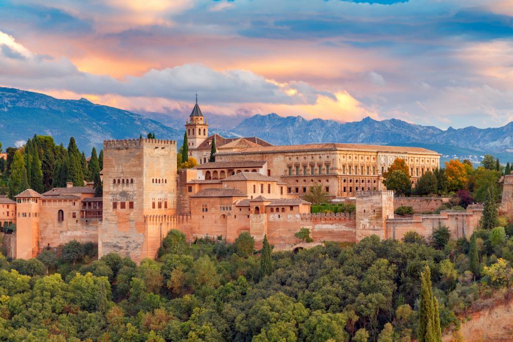 Identificado el joven que rompió en agosto un pilar de la Alhambra haciendo parkour