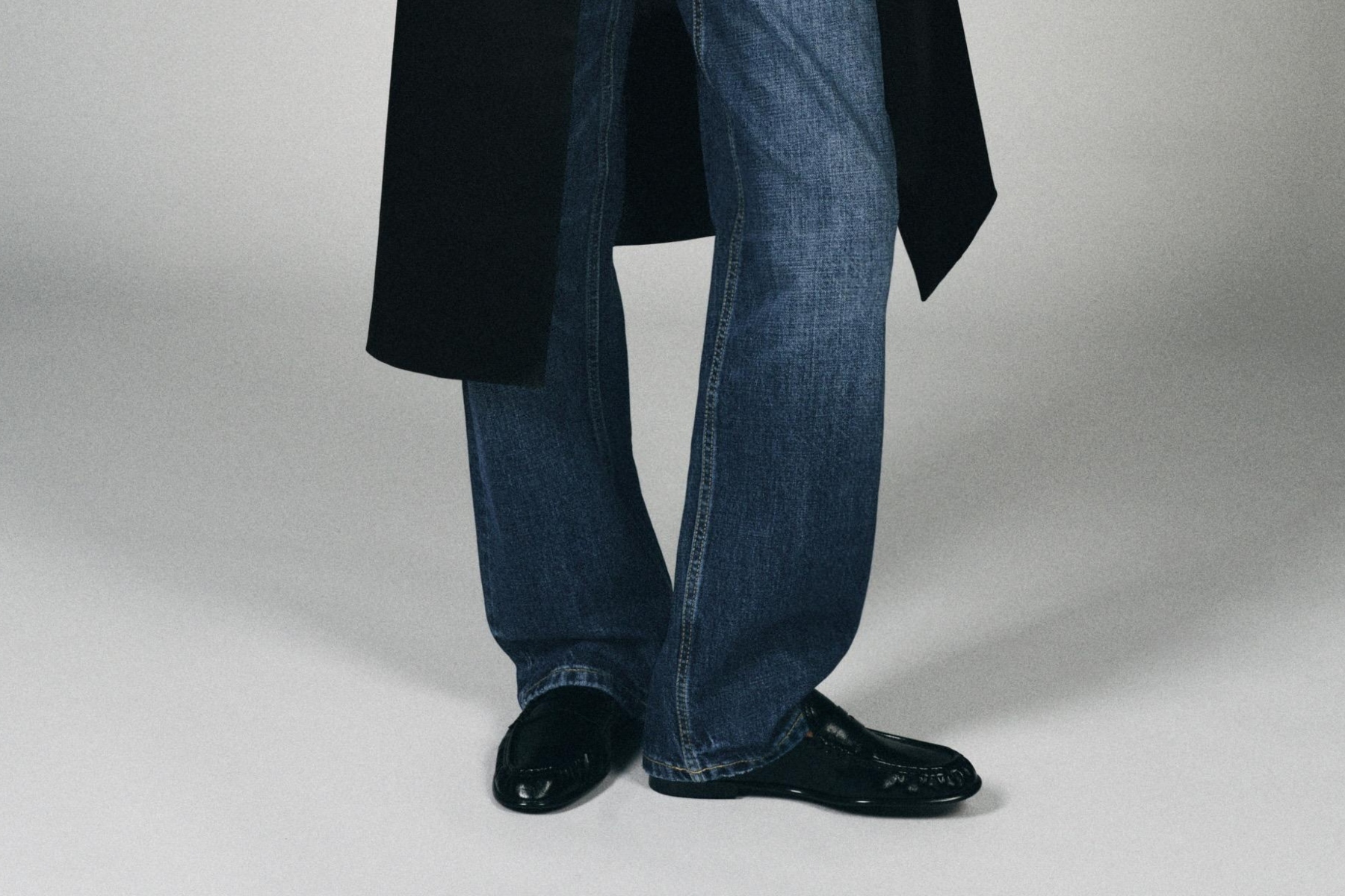 He recorrido varias tiendas hasta que he dado con los zapatos perfectos para el otoño: estos 10 de Zara y Mango combinan con gabardinas, vaqueros y faldas midi