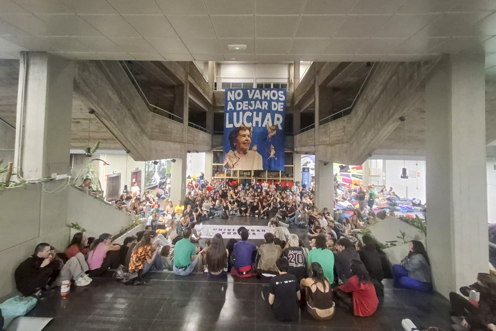 La Comunidad cifra en un 44,6% el seguimiento de la huelga educativa y denuncia amenazas: "No quieren paz ni en las calles ni en las aulas"