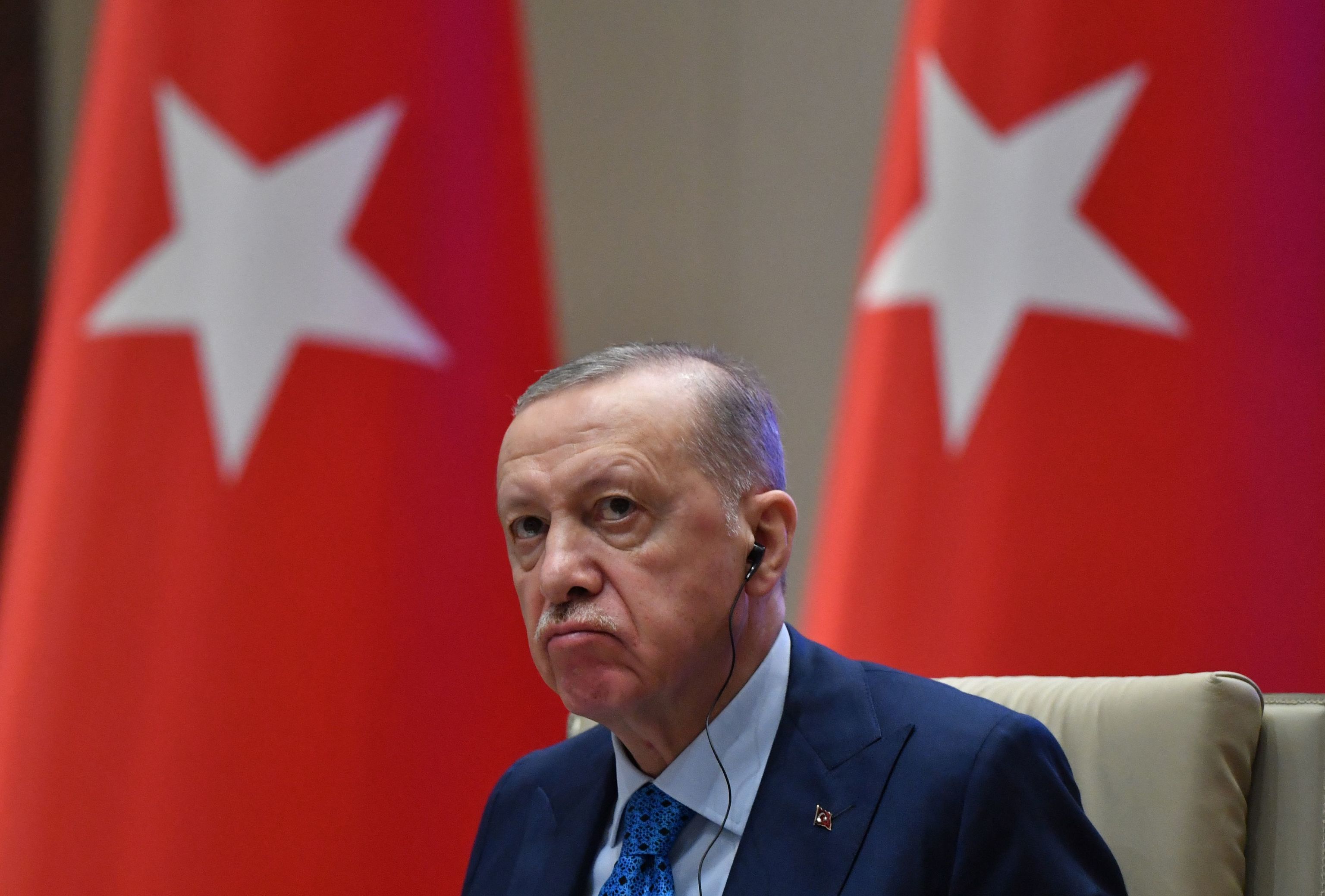 Turquía redobla la presión contra medios opositores e interviene uno de los canales más vistos en plena emisión
