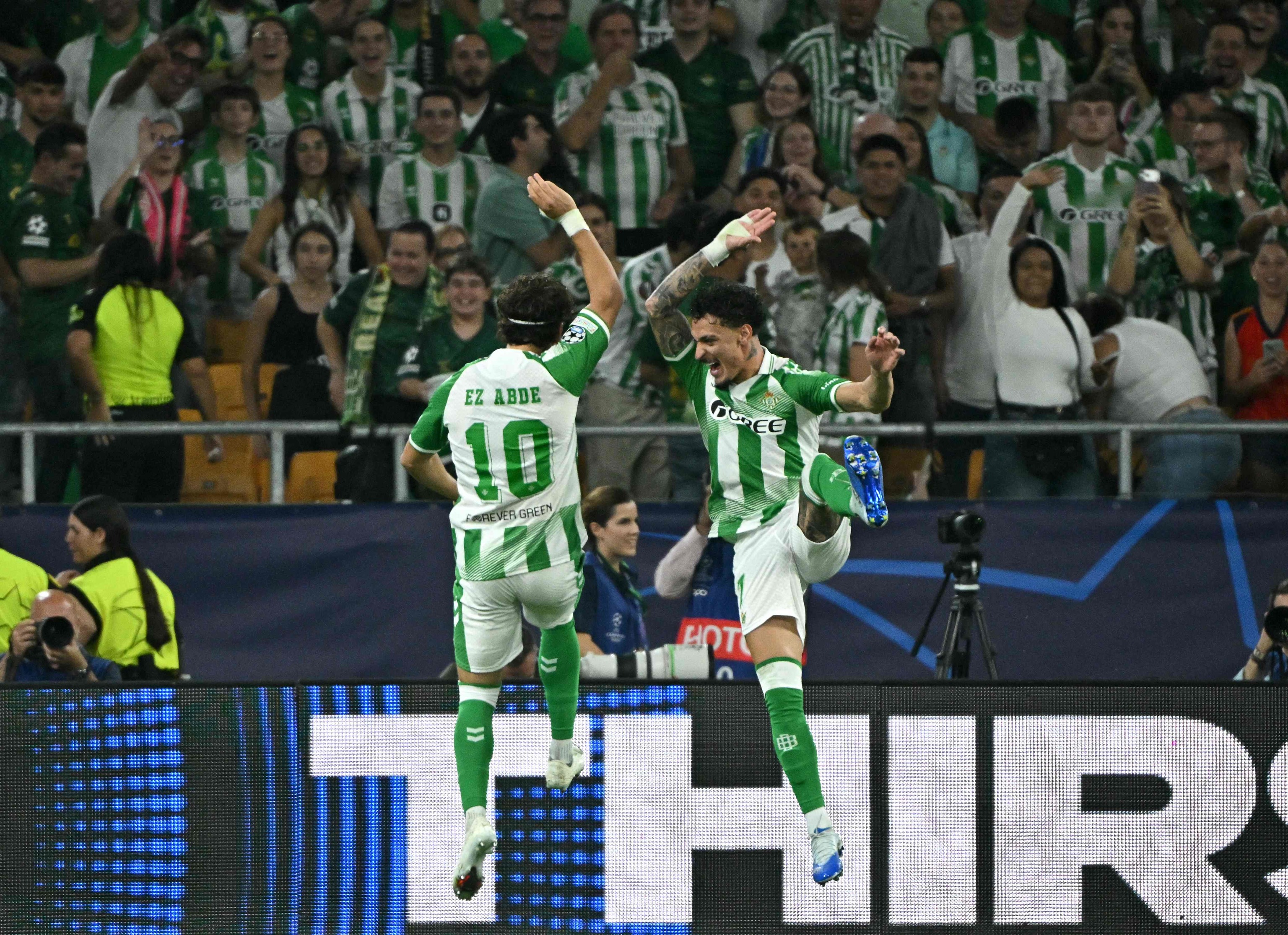 El Betis vence al Oporto en su estreno Champions en casa