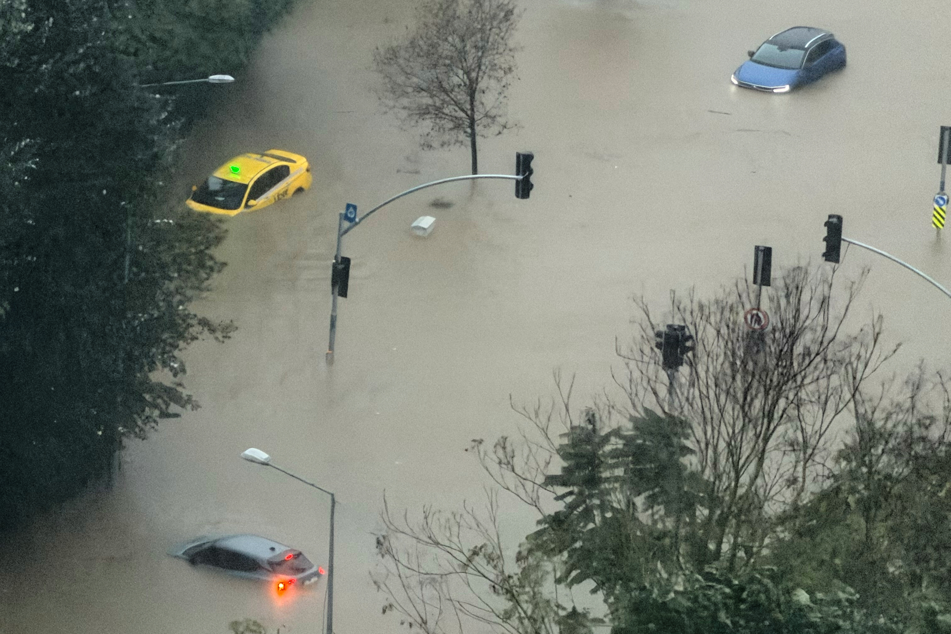 Mueren dos personas a causa de las lluvias torrenciales en Estambul