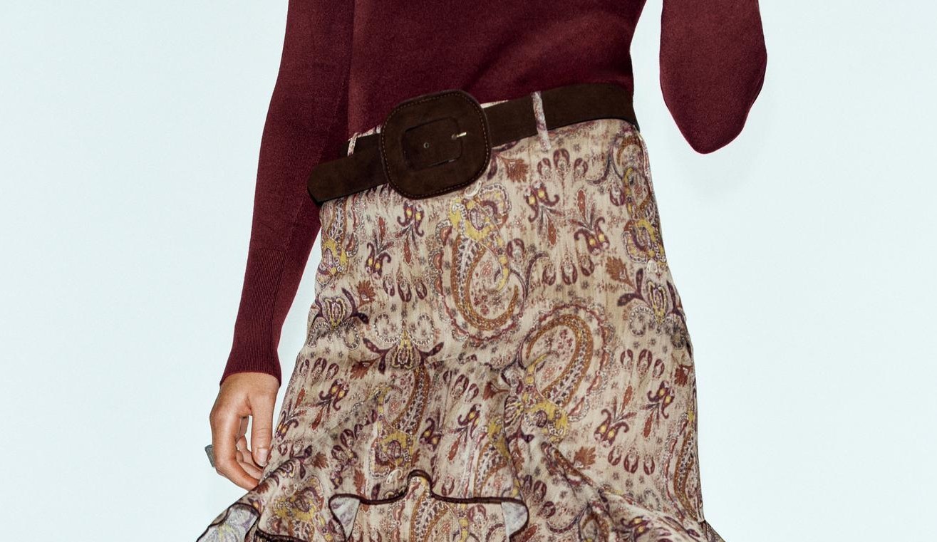 9 faldas de Zara que están en tendencia y se llevan con mocasines