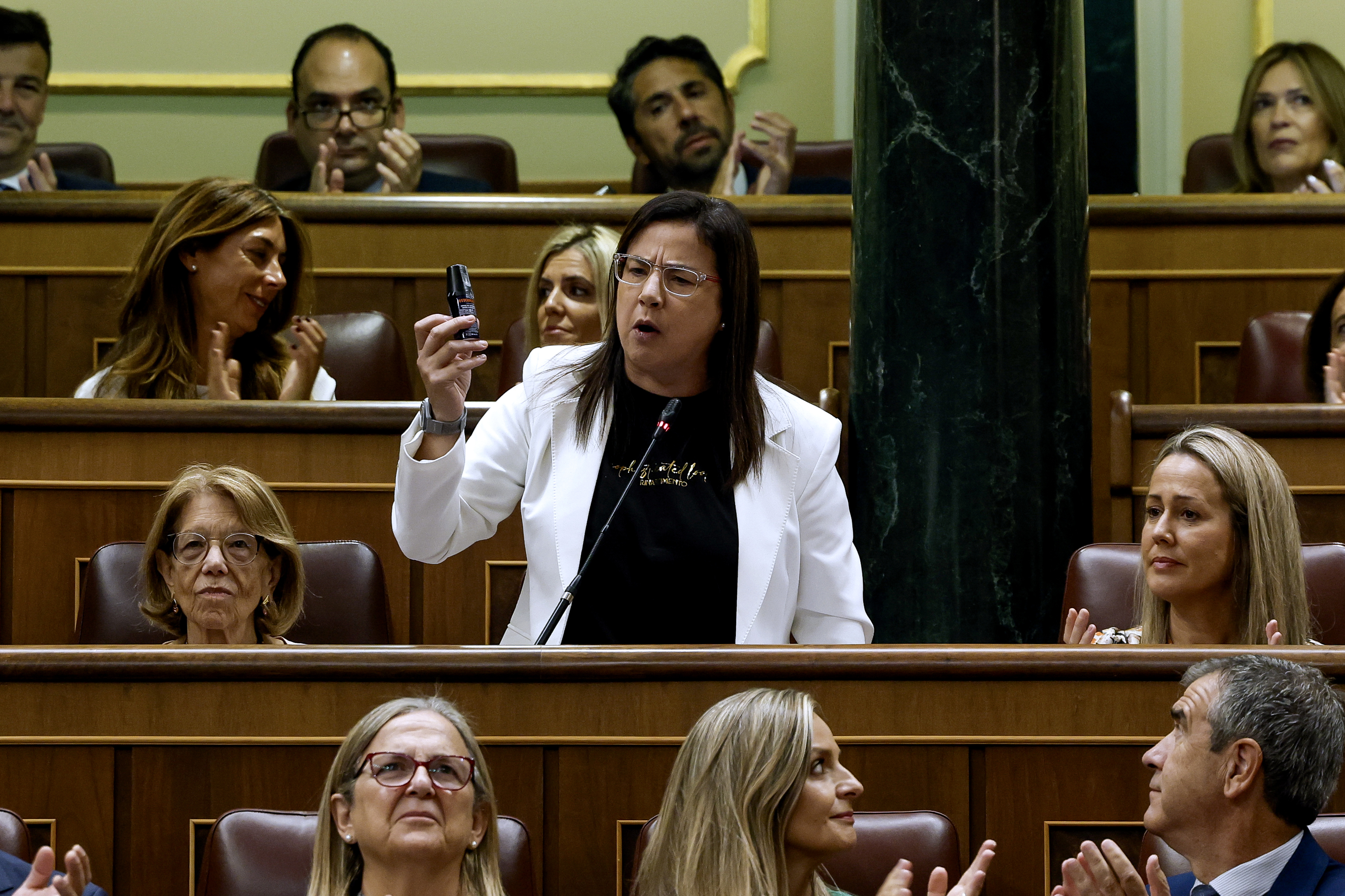 Un juez abre diligencias por el gas pimienta exhibido por una diputada del PP en el Congreso