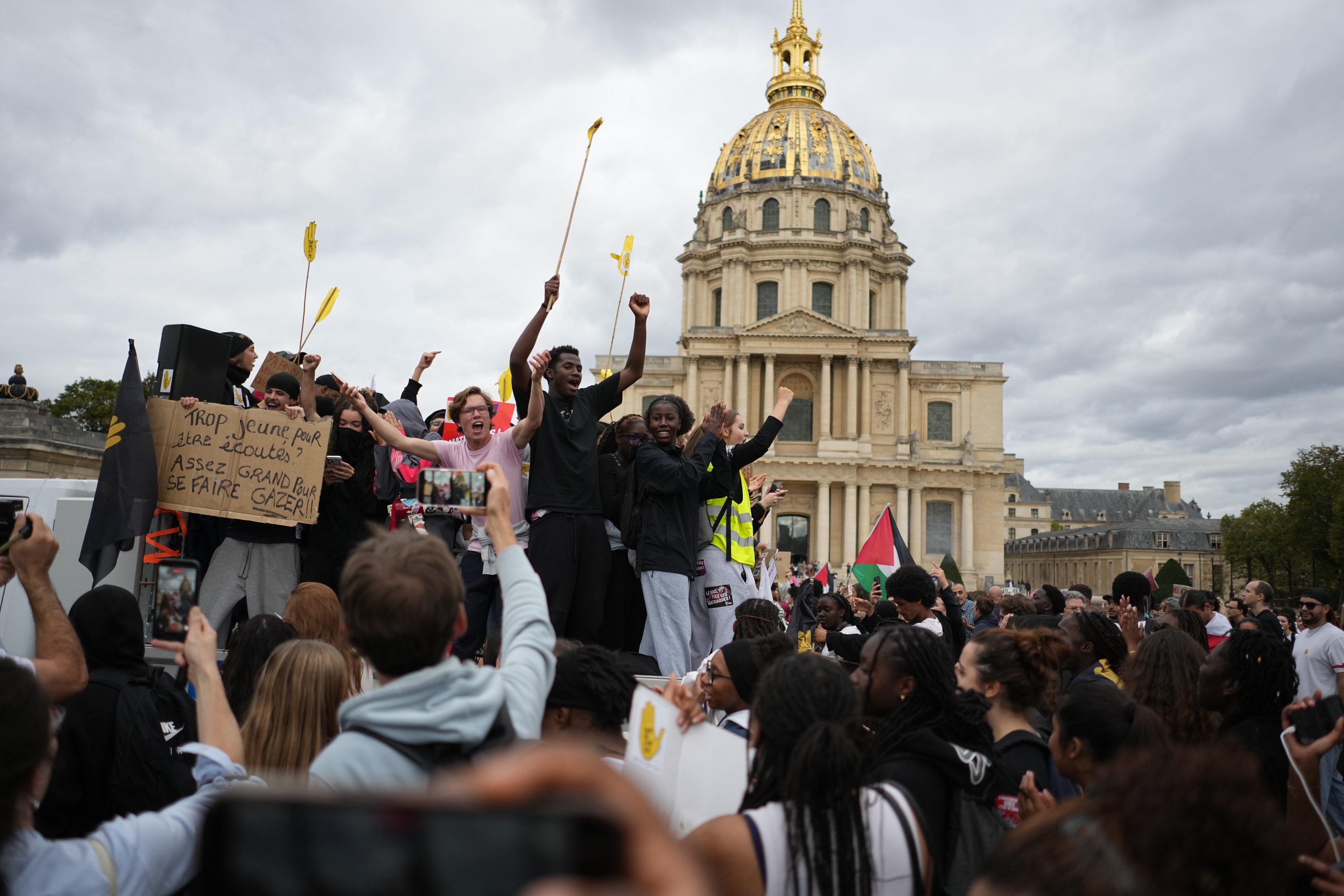 La policía francesa volverá a usar granadas aturdidoras en caso de violencia en las manifestaciones del 17 de octubre
