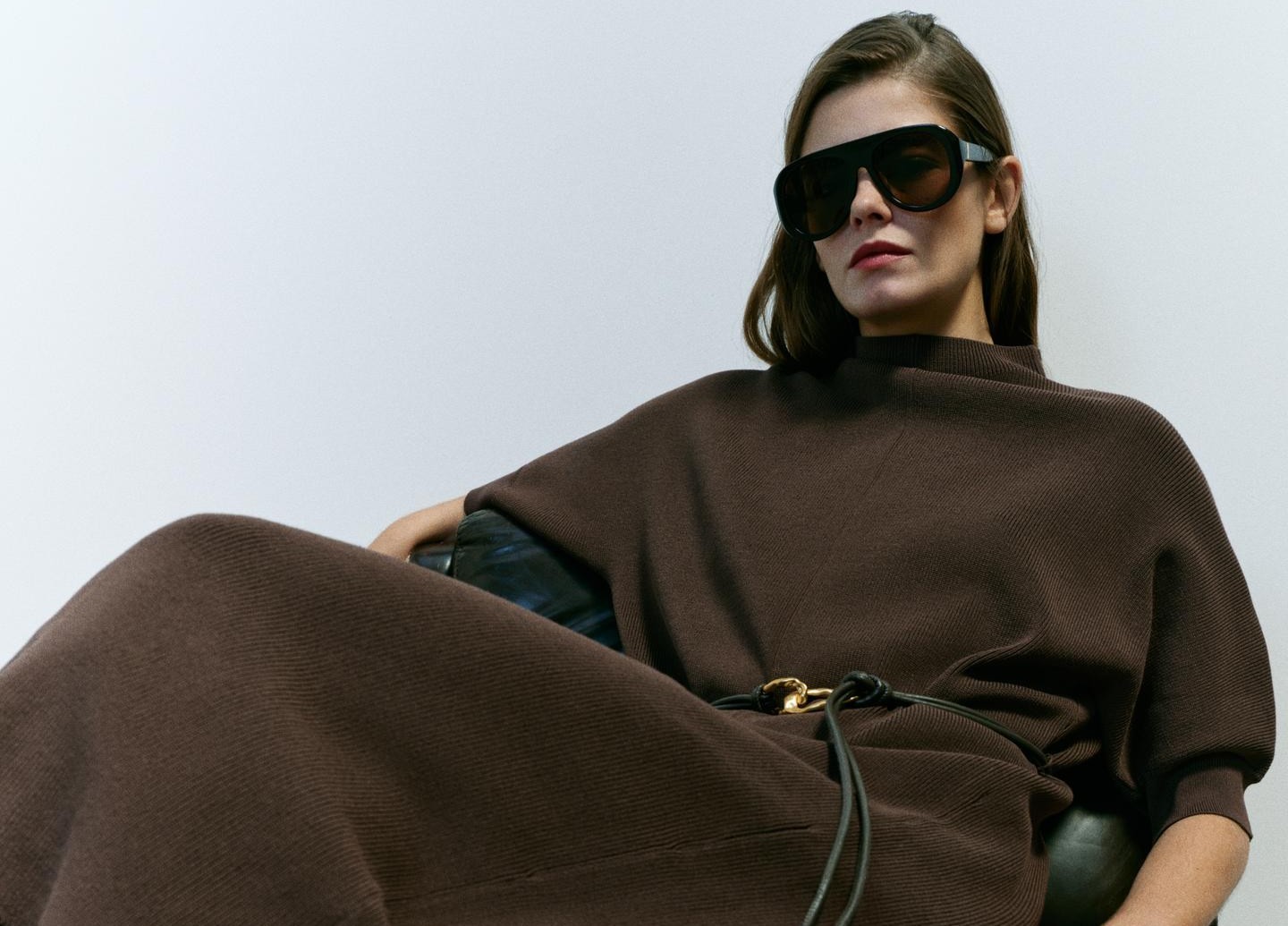 8 vestidos de punto de Zara, Mango y Massimo Dutti perfectos para llevar con botas altas