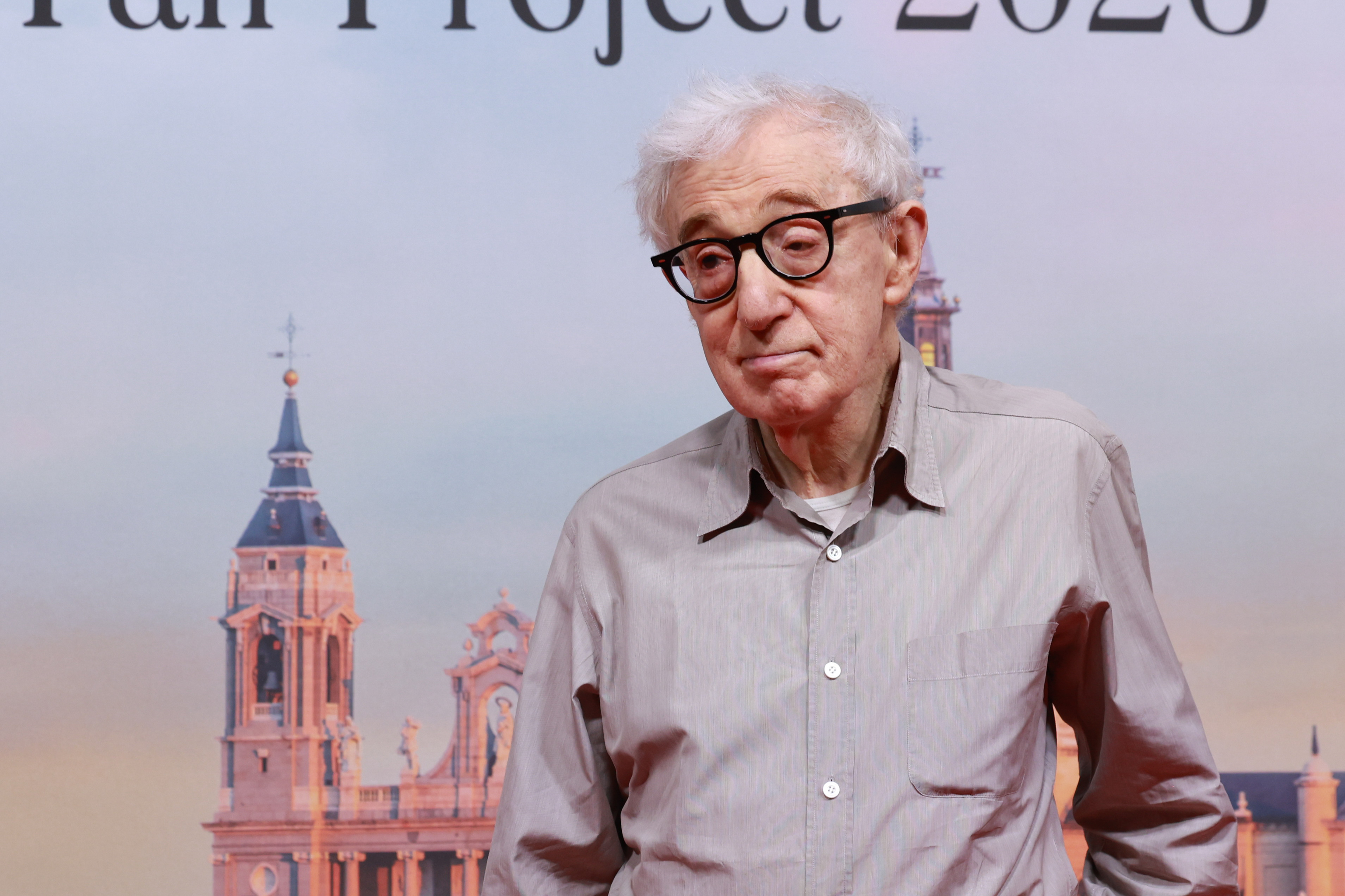 Woody Allen visita la clínica del oftalmólogo del Rey... pero no se quitará las gafas