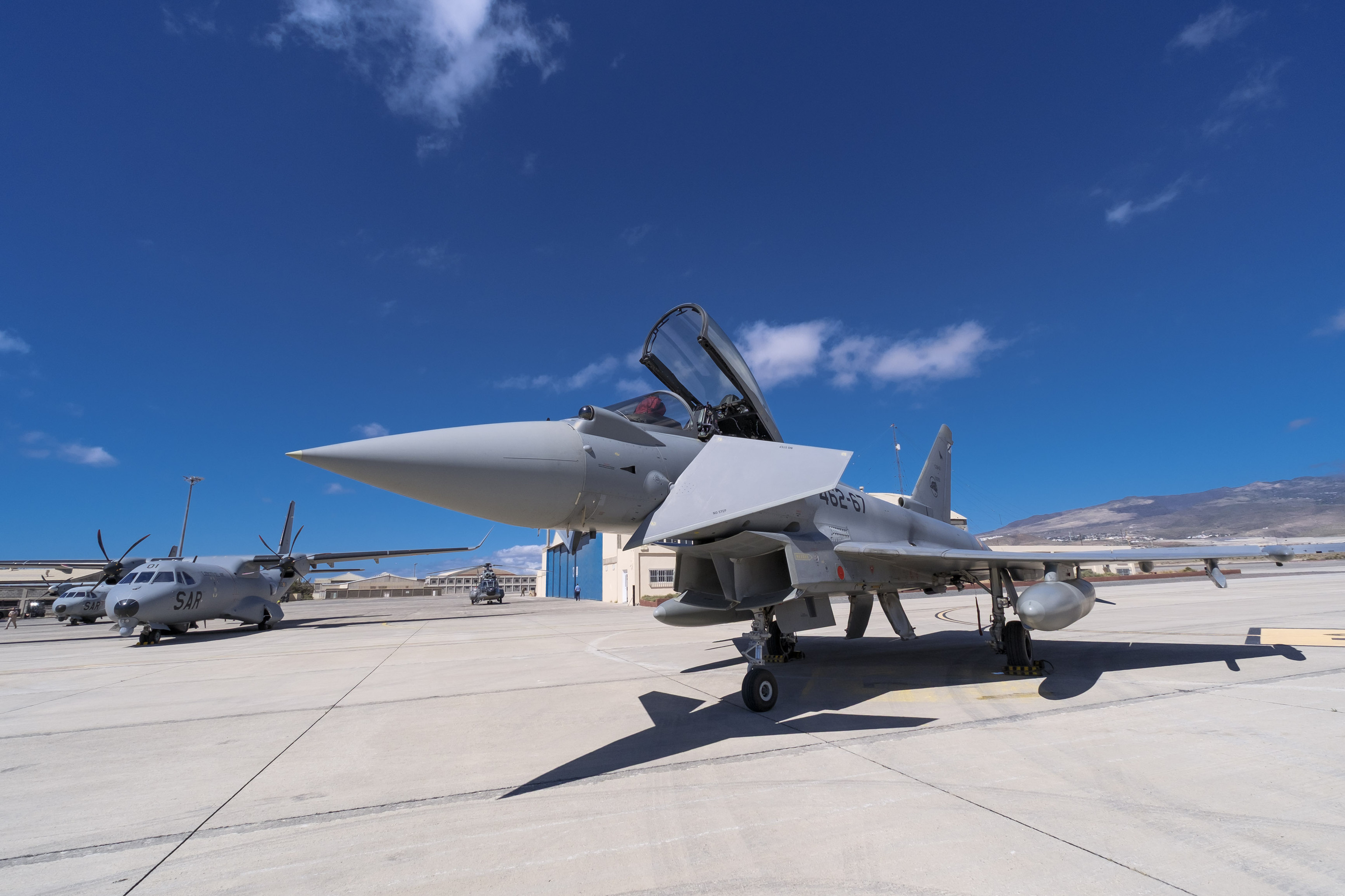 La subida del petróleo deja al Ejército sin proveedores interesados en vender combustible para la aviación en Canarias