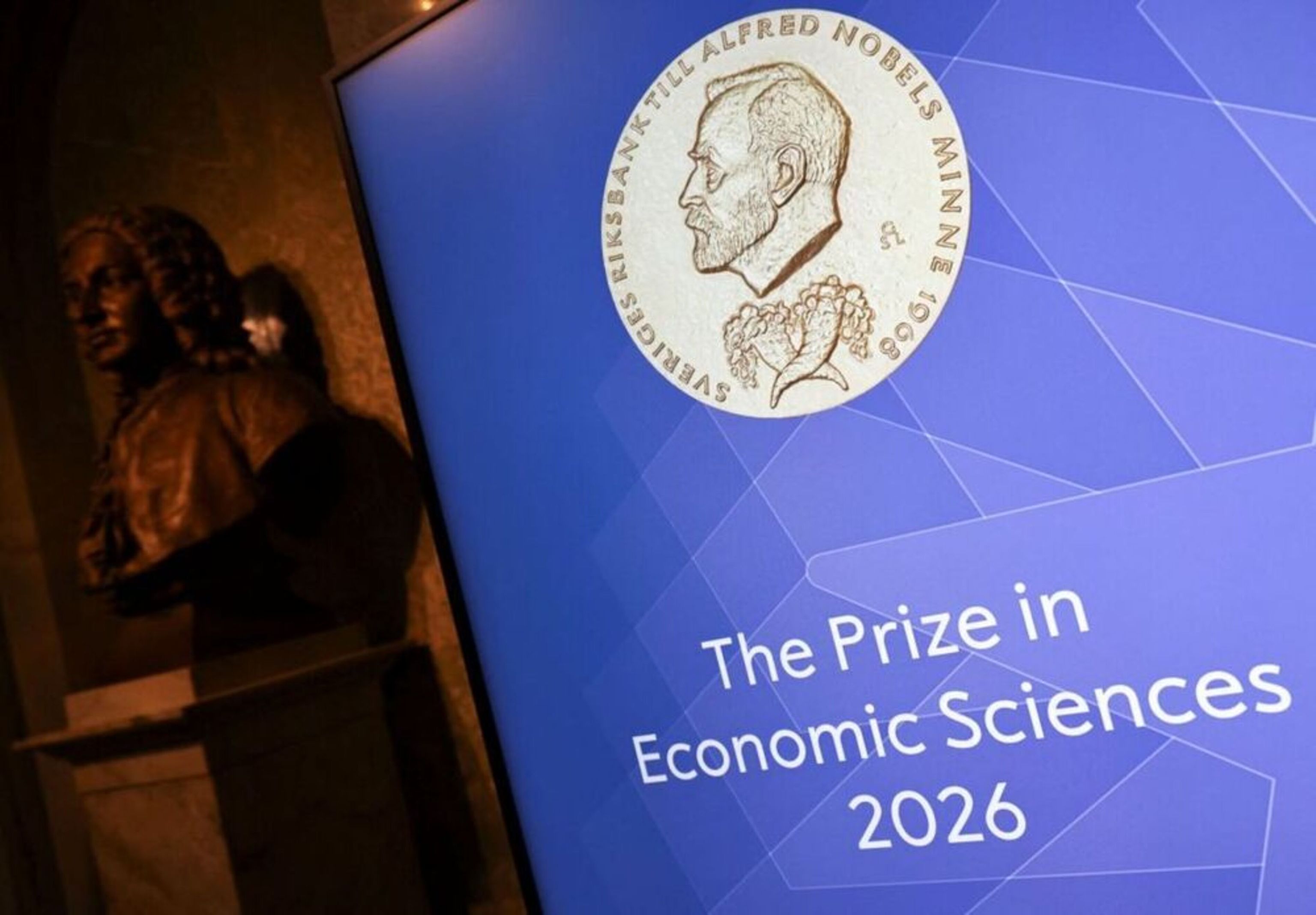 Hall y Woodford: Expectativas y estabilización del ciclo económico