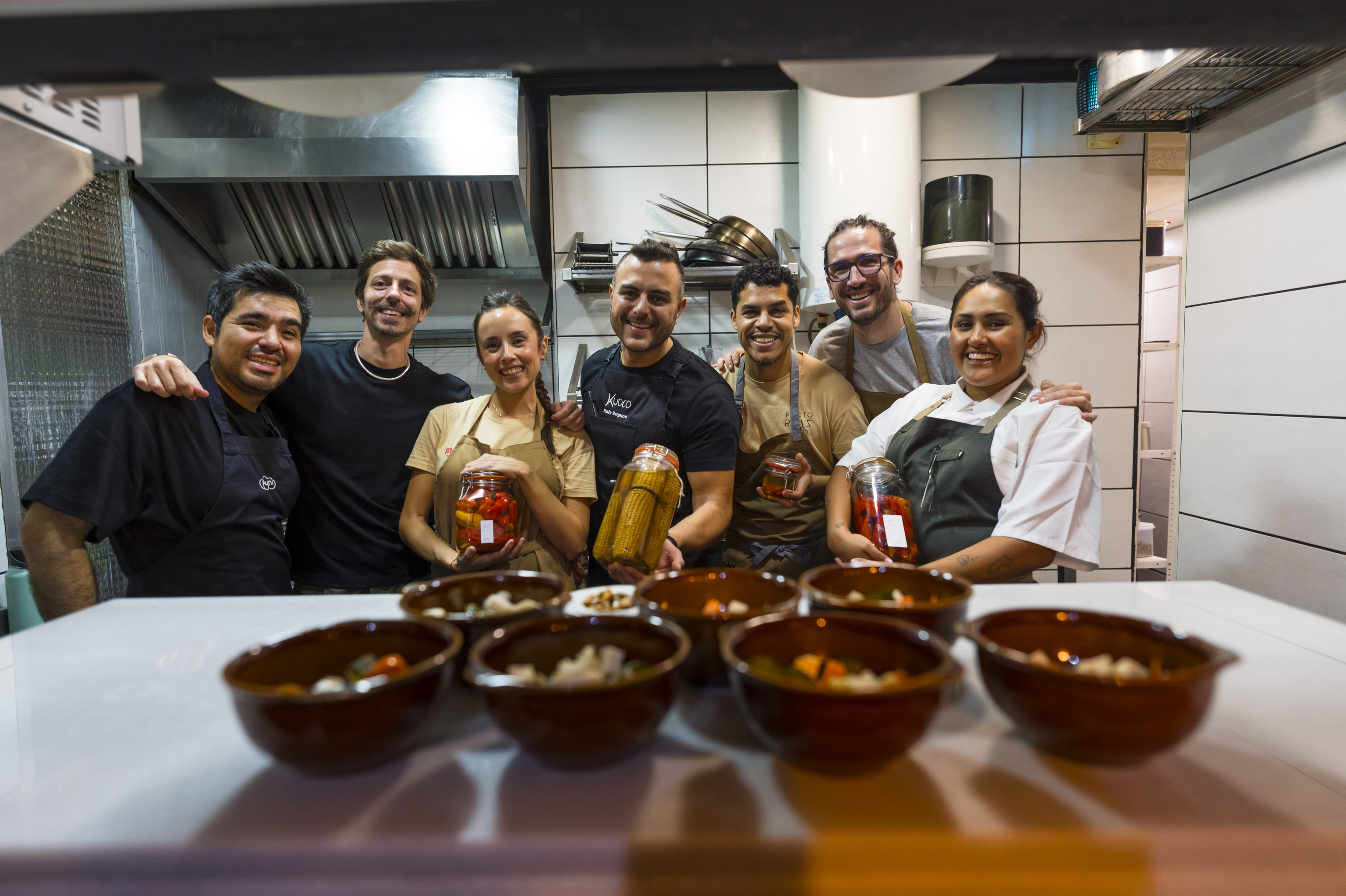 Pacto de 'causas', pacto de amigos: cuatro cenas únicas con grandes chefs de la cocina mestiza en Madrid