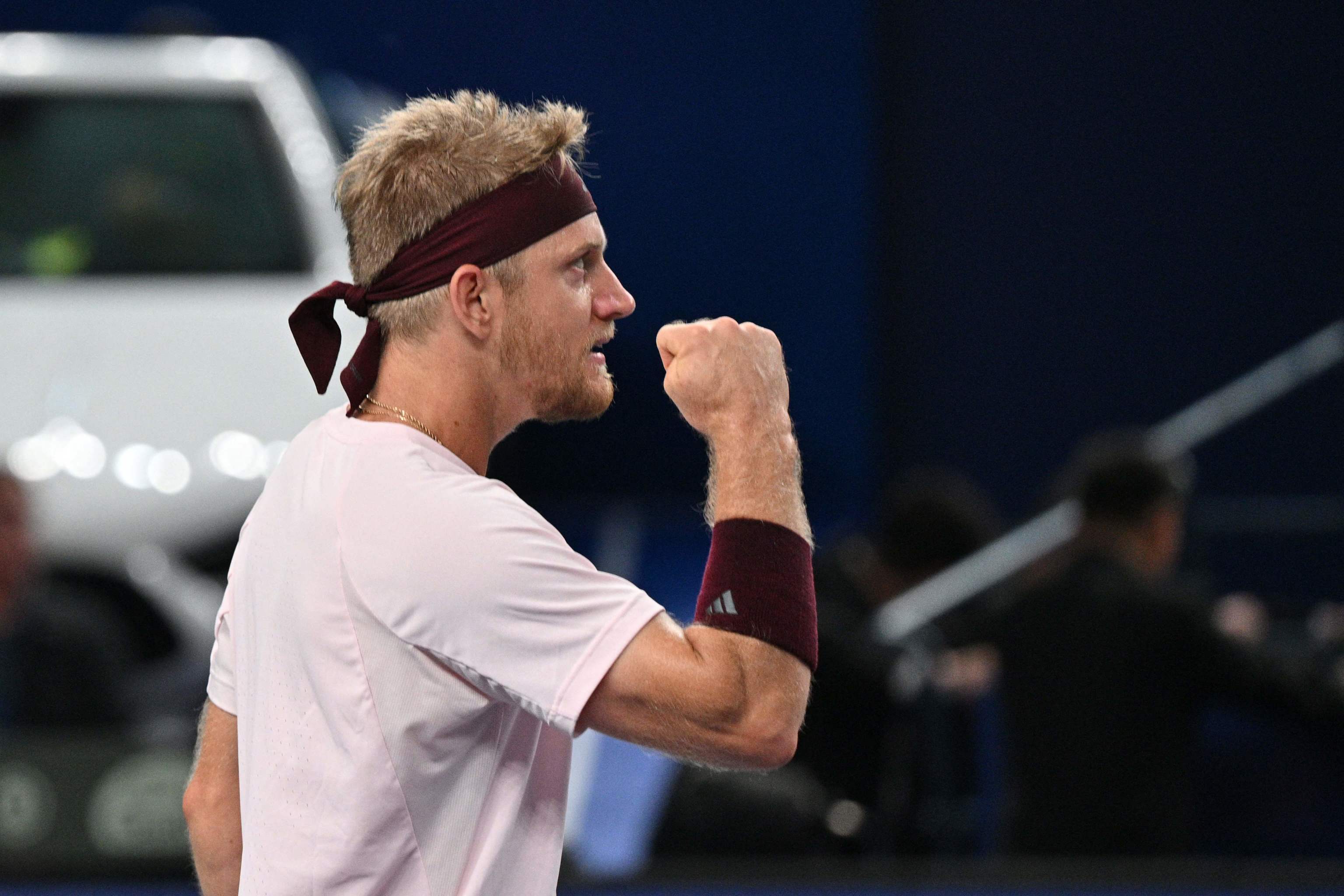 Davidovich sorprende al número 1 Zverev y se mete en la final del Másters de Shanghái