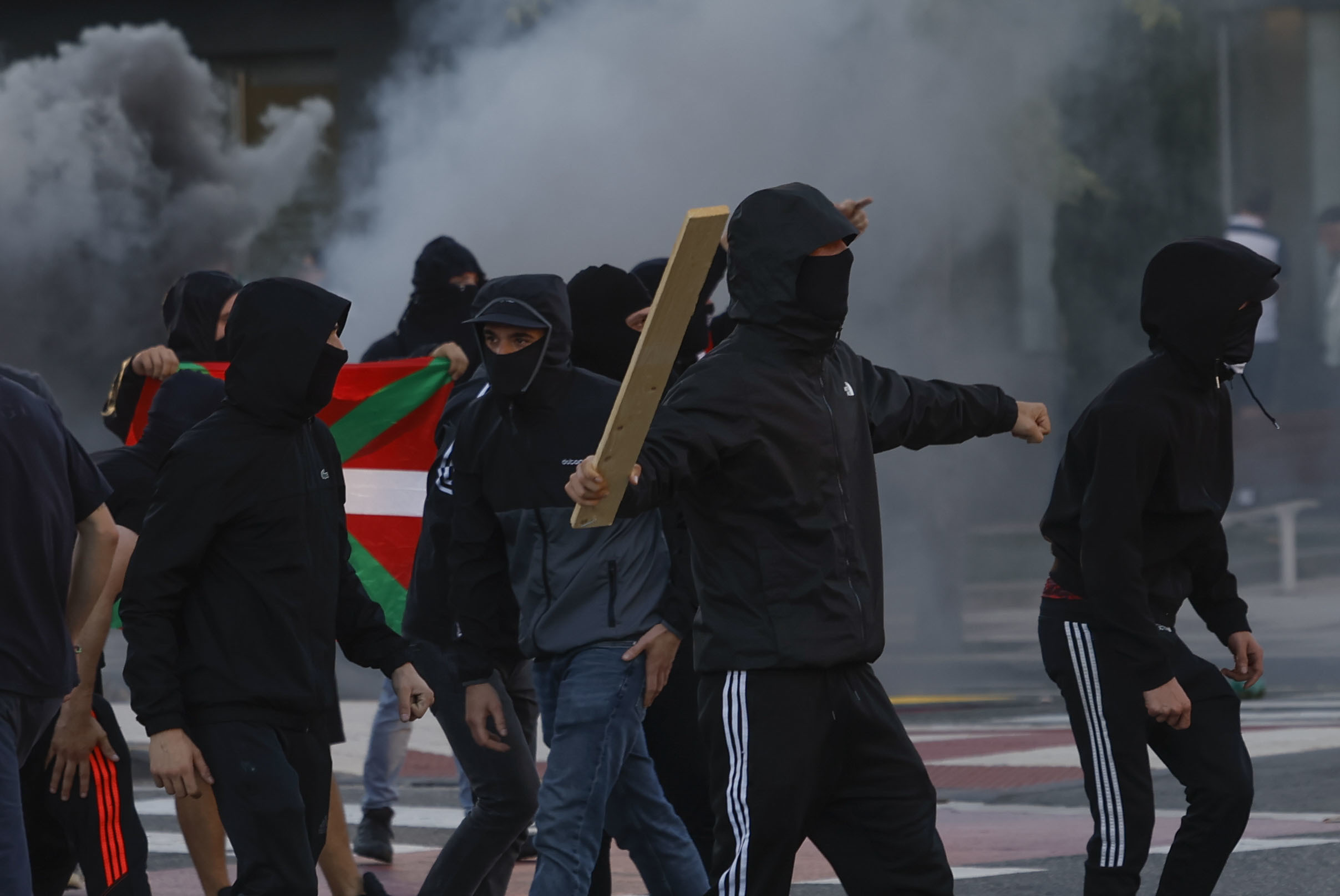 La política vasca pide no dar "ni un paso atrás" ante la violencia 'abertzale': "Están jugando con fuego blanqueando y legitimando el mundo de ETA"