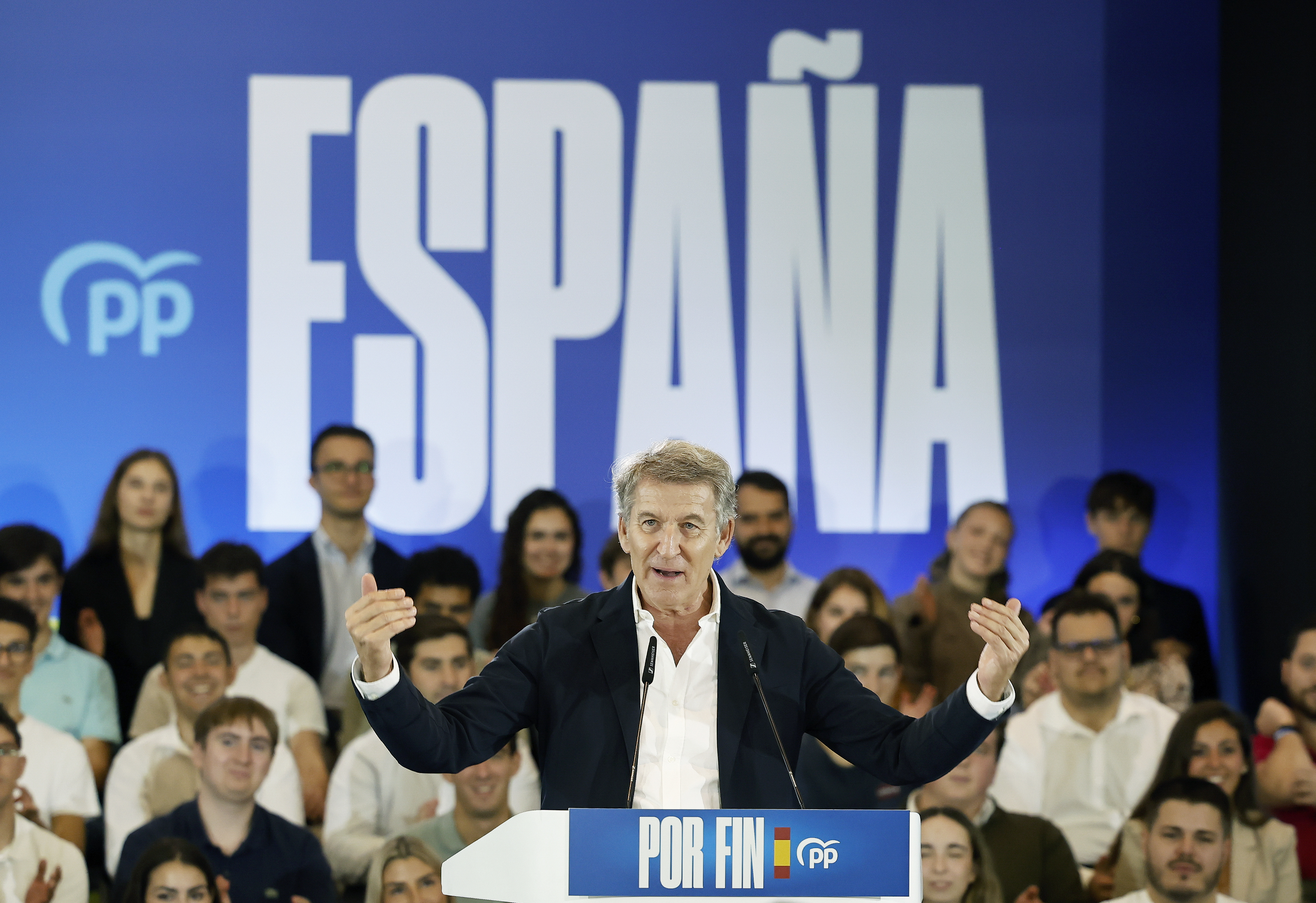 Feijóo presenta su Contrato con España para "blindar" el Estado y que nunca pueda haber otro presidente como Sánchez