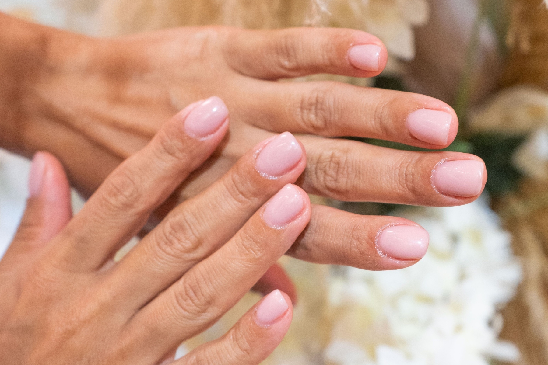Las uñas de jabón o soap nails son la tendencia del otoño: 10 diseños para lucirlas con elegancia