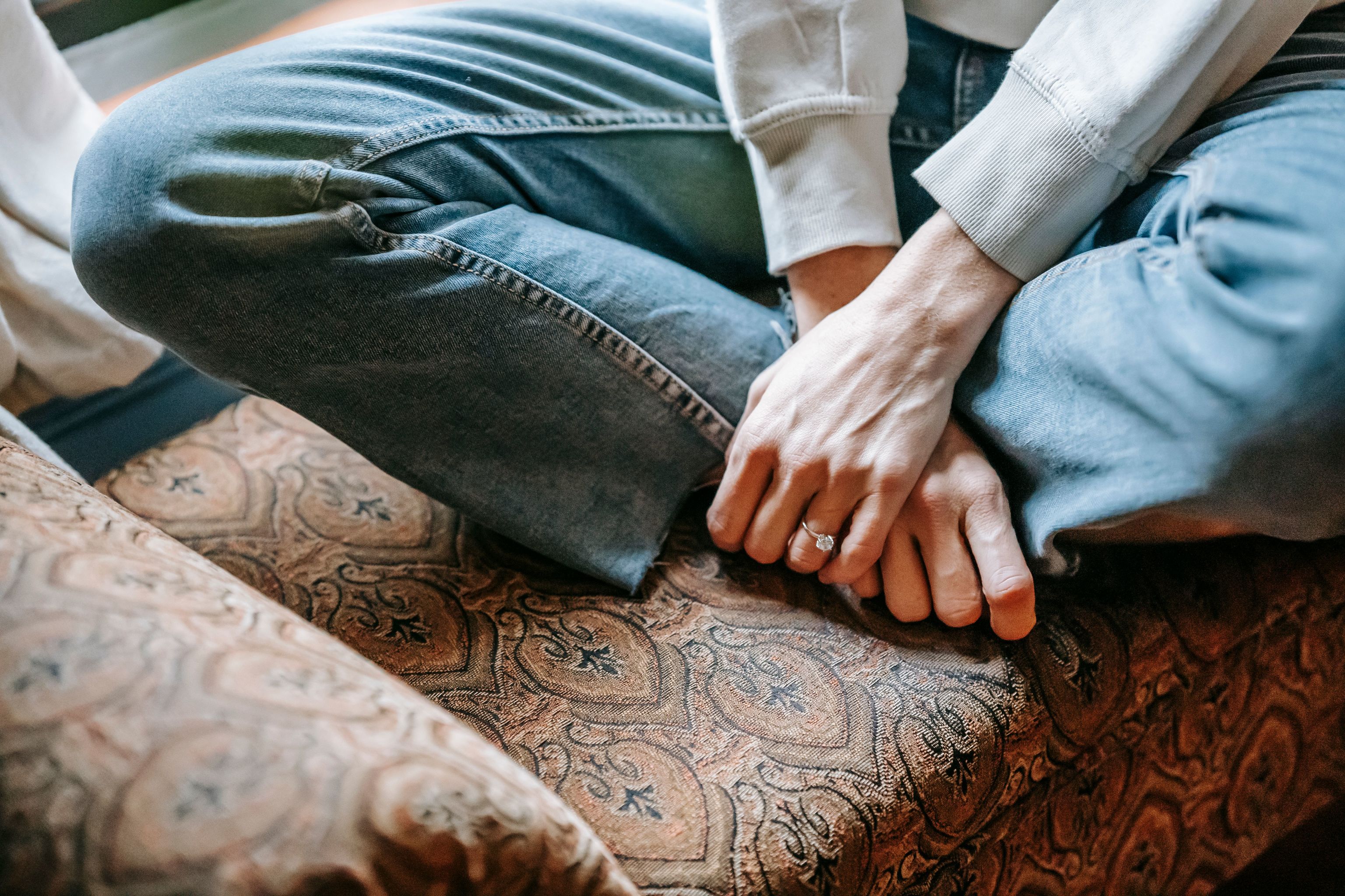 Adiós a los vaqueros rectos: los 3 jeans con efecto tulipán que este otoño se convierten en tendencia