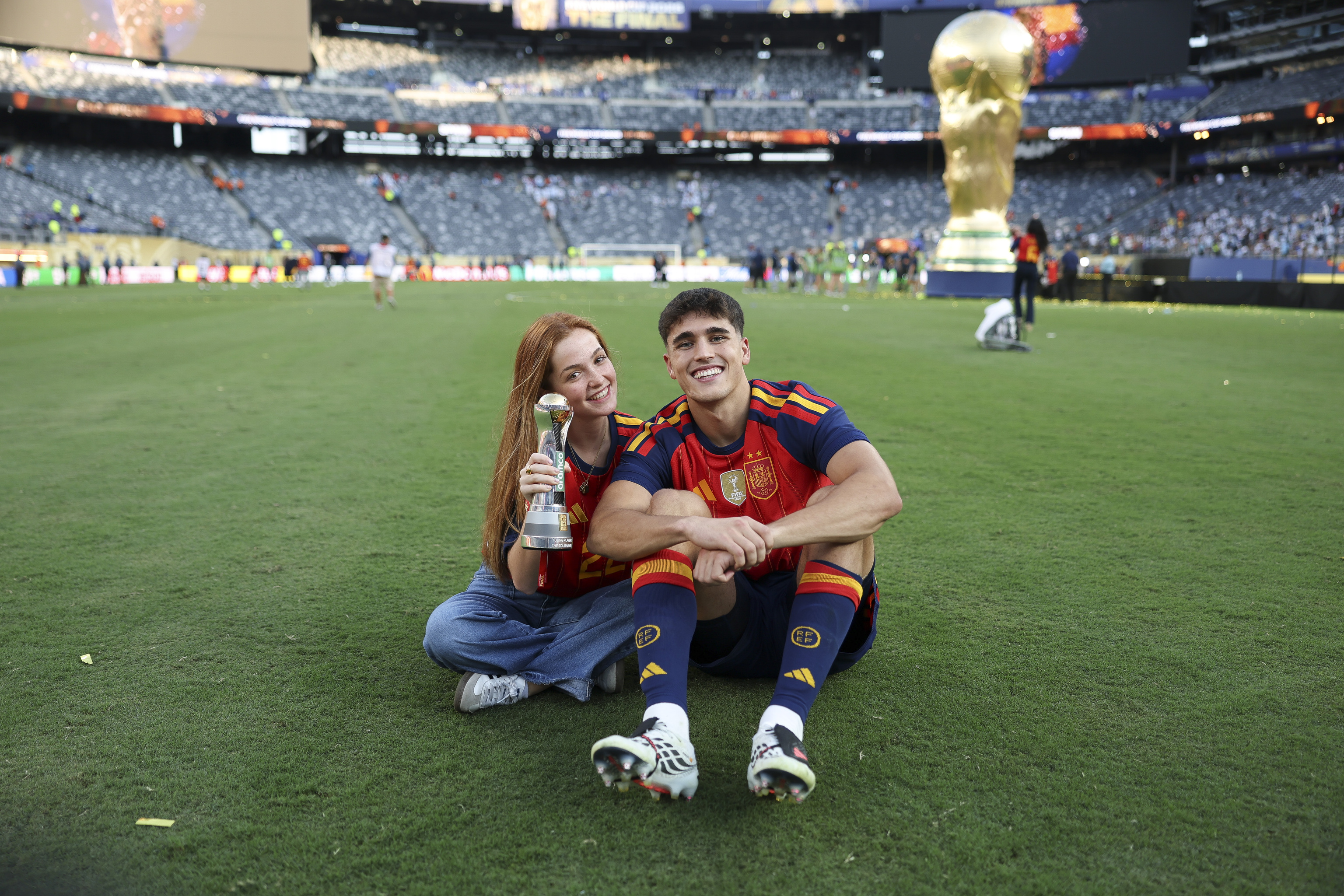 Pau Cubarsí y Martina Riera rompen tras año y medio de relación: del beso en el Mundial a dejar de seguirse en redes