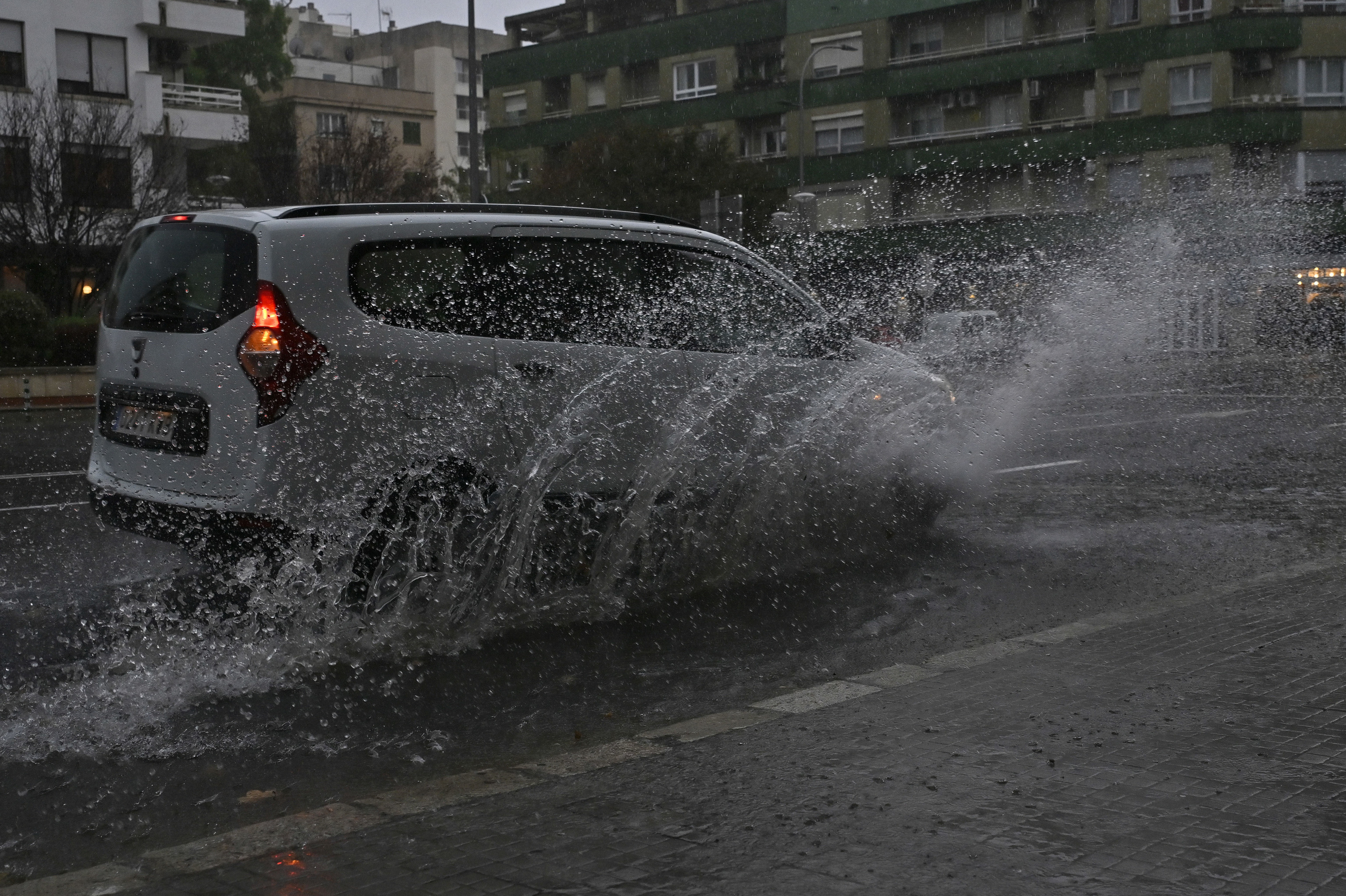 La dana Adam mantiene en aviso a cinco provincias, con Barcelona y Gerona en naranja por lluvias