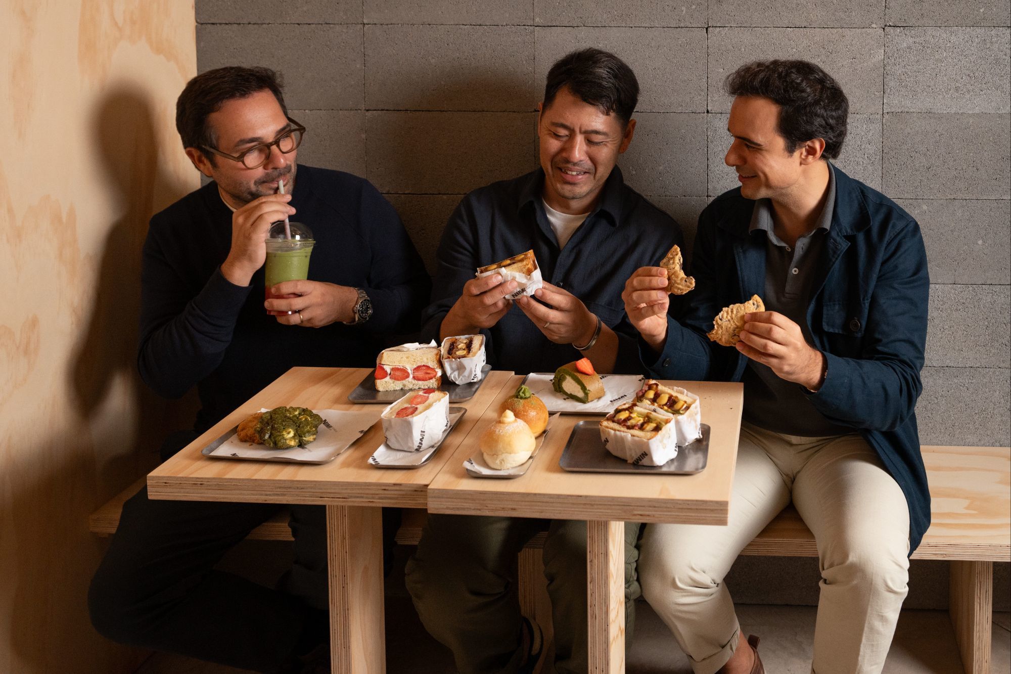 Sándwich de fresa y nata o gyozas de queso cheddar: las propuestas japonesas más virales ya tienen su hueco en El Eixample
