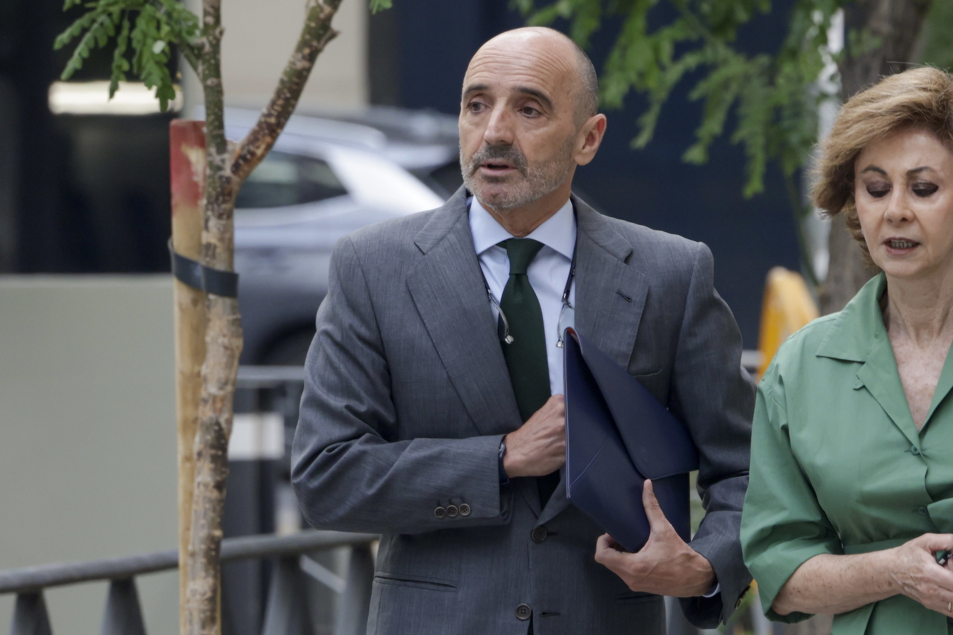 El juez al testaferro de Zapatero: '¿Recibieron una pasta de Plus Ultra por hacer tráfico de influencias con funcionarios de la Sepi o de más arriba?'