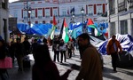 La acampada y los escraches trastocan la agenda de Ayuso y sus consejeros: "Entrar y salir de Sol es un caos"