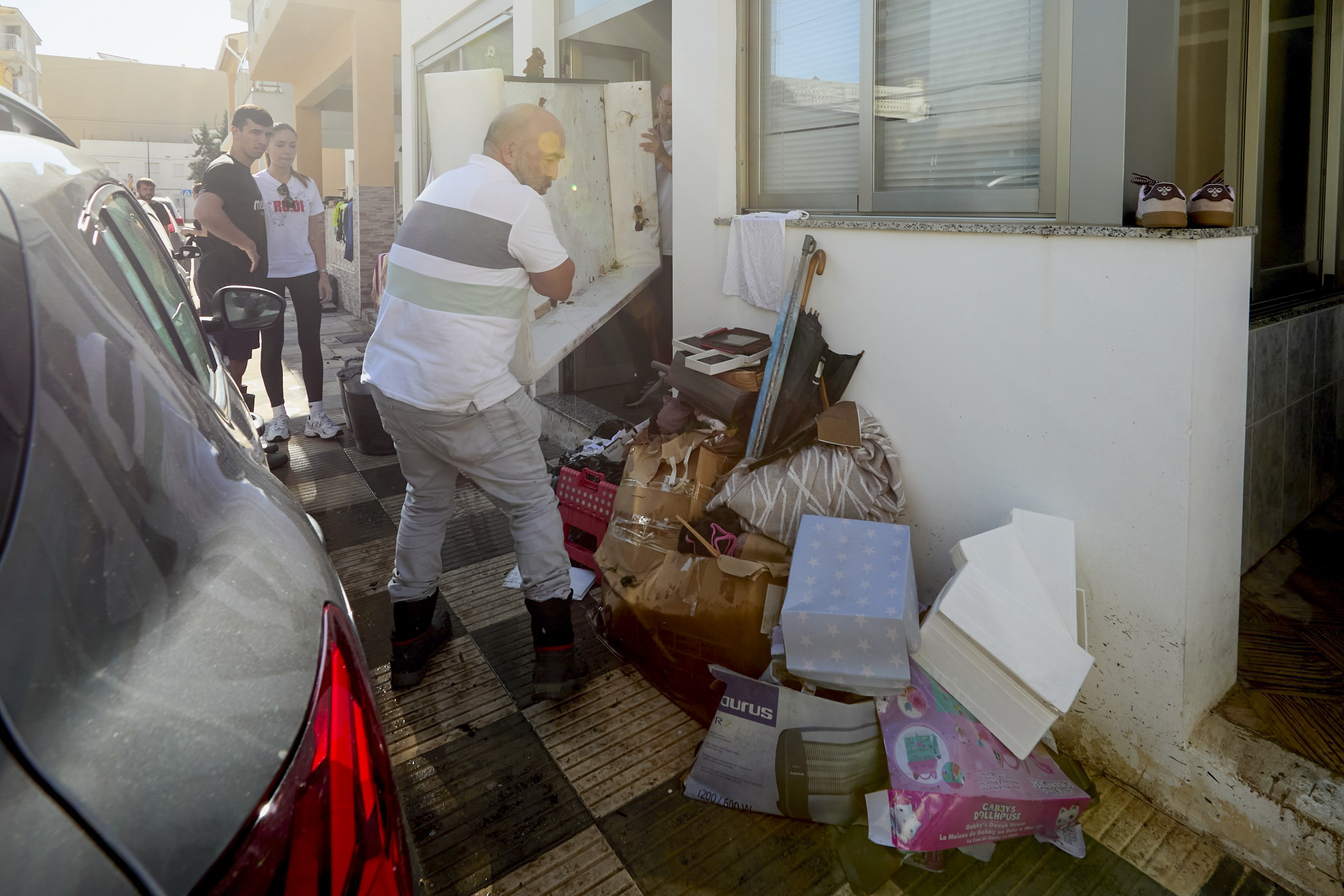 23,5 millones en ayudas inmediatas para los damnificados de la dana: 6.000 euros para recuperar enseres y 800 euros al mes para cubrir realojos