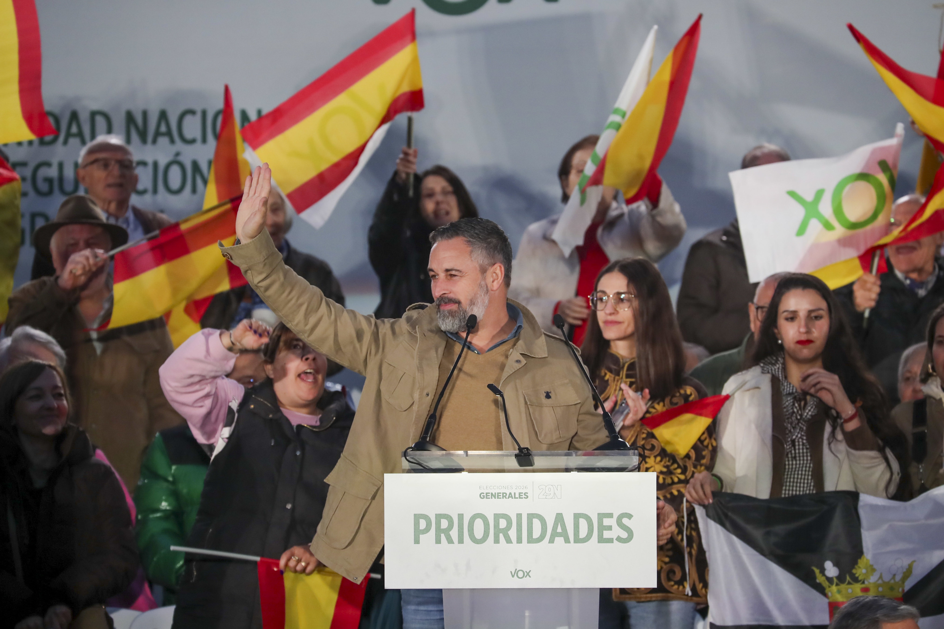 Disturbios y cargas policiales en A Coruña contra los manifestantes que protestaban ante un acto de Santiago Abascal