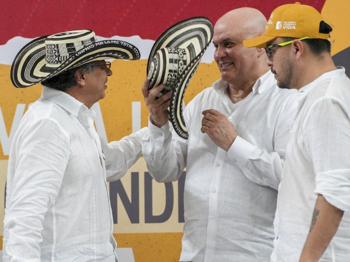 Gustavo Petro intentó comprar a jefes paramilitares para desprestigiar a rivales electorales
